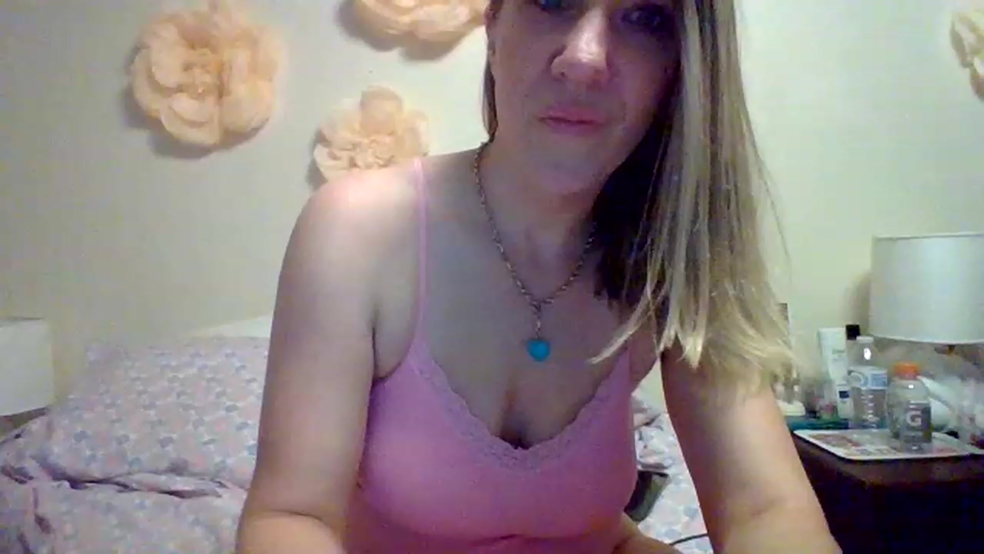 Gallery image thumbnail from wildnnout's myfreecams stream on, 04/17/2023, 04:38 image 4 of 20