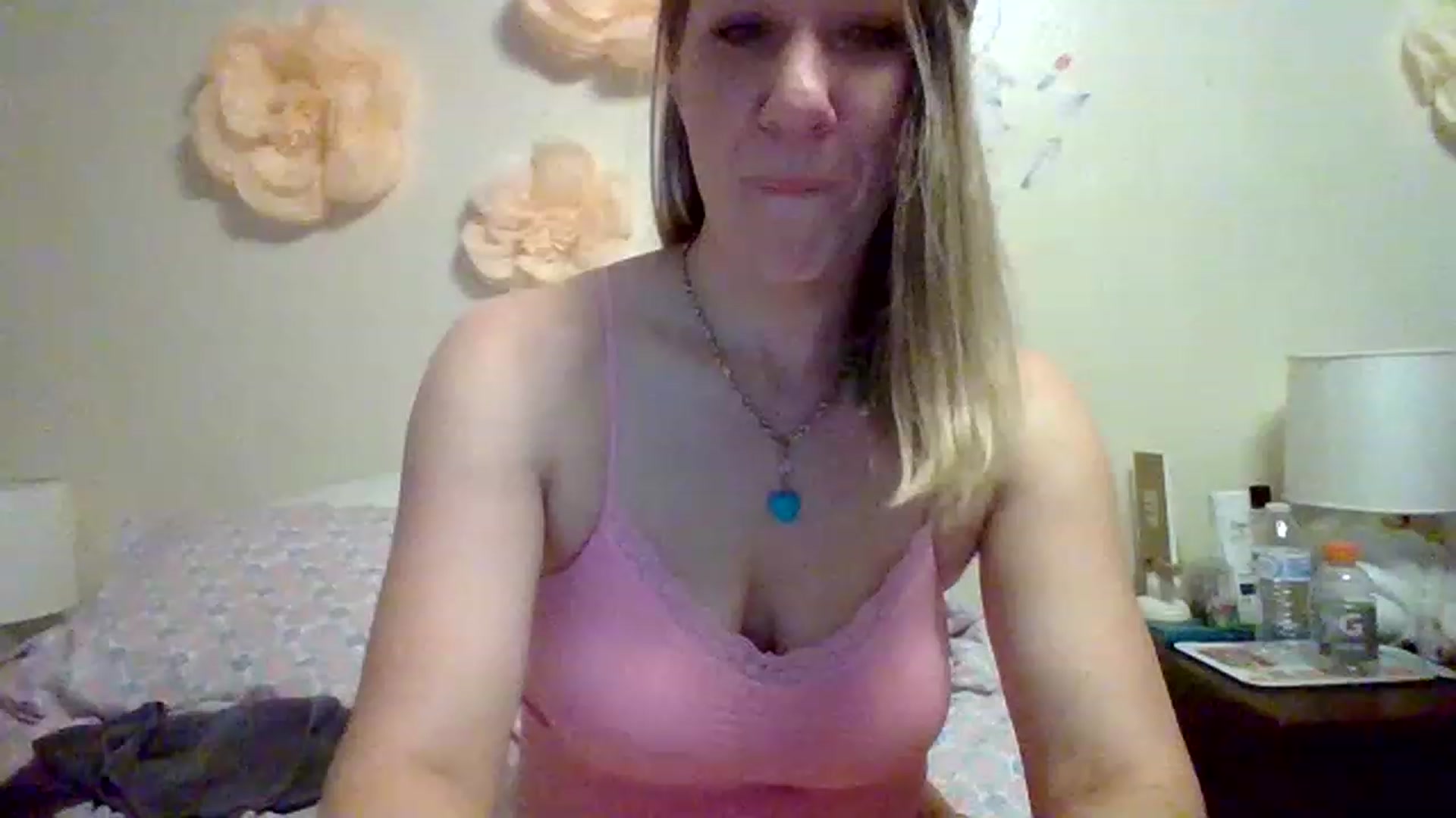 Gallery image thumbnail from wildnnout's myfreecams stream on, 04/17/2023, 04:38 image 9 of 20