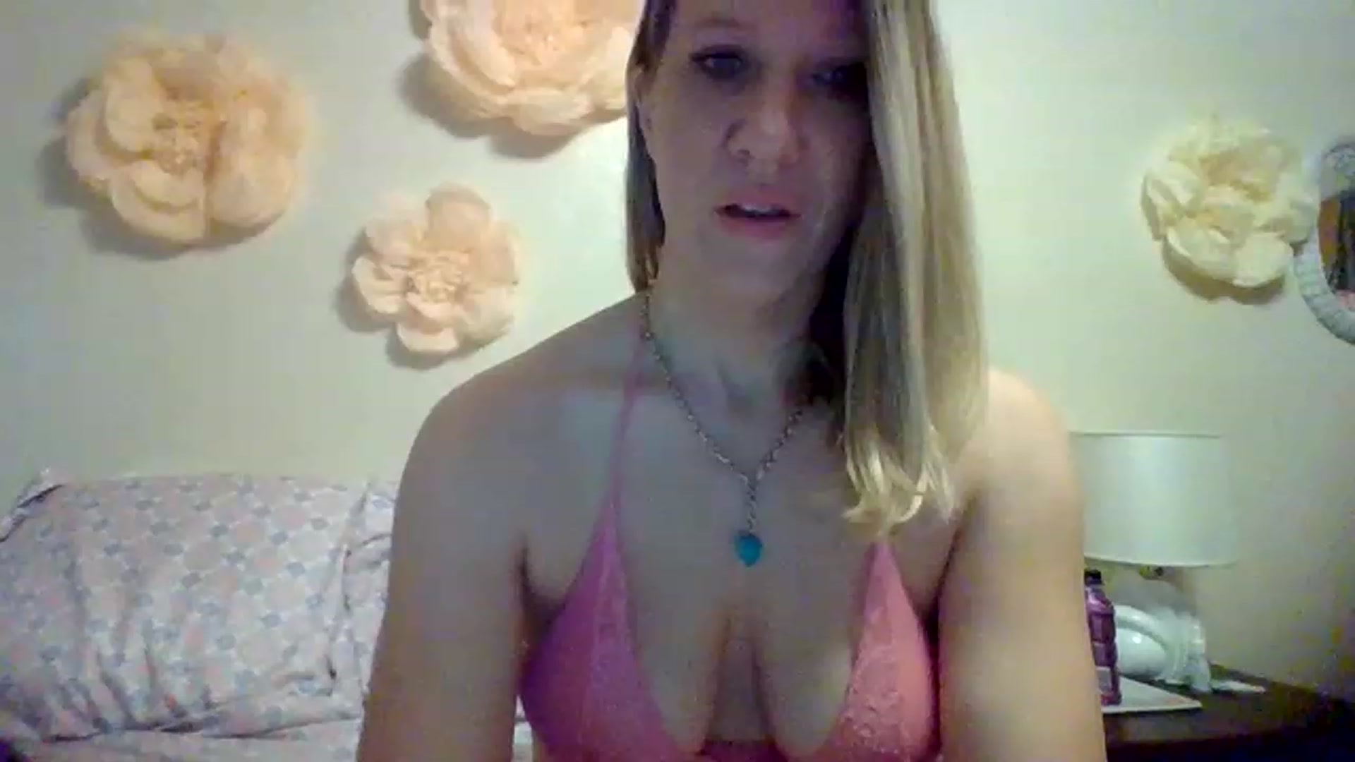 Gallery image thumbnail from wildnnout's myfreecams stream on, 04/17/2023, 12:11 image 10 of 20
