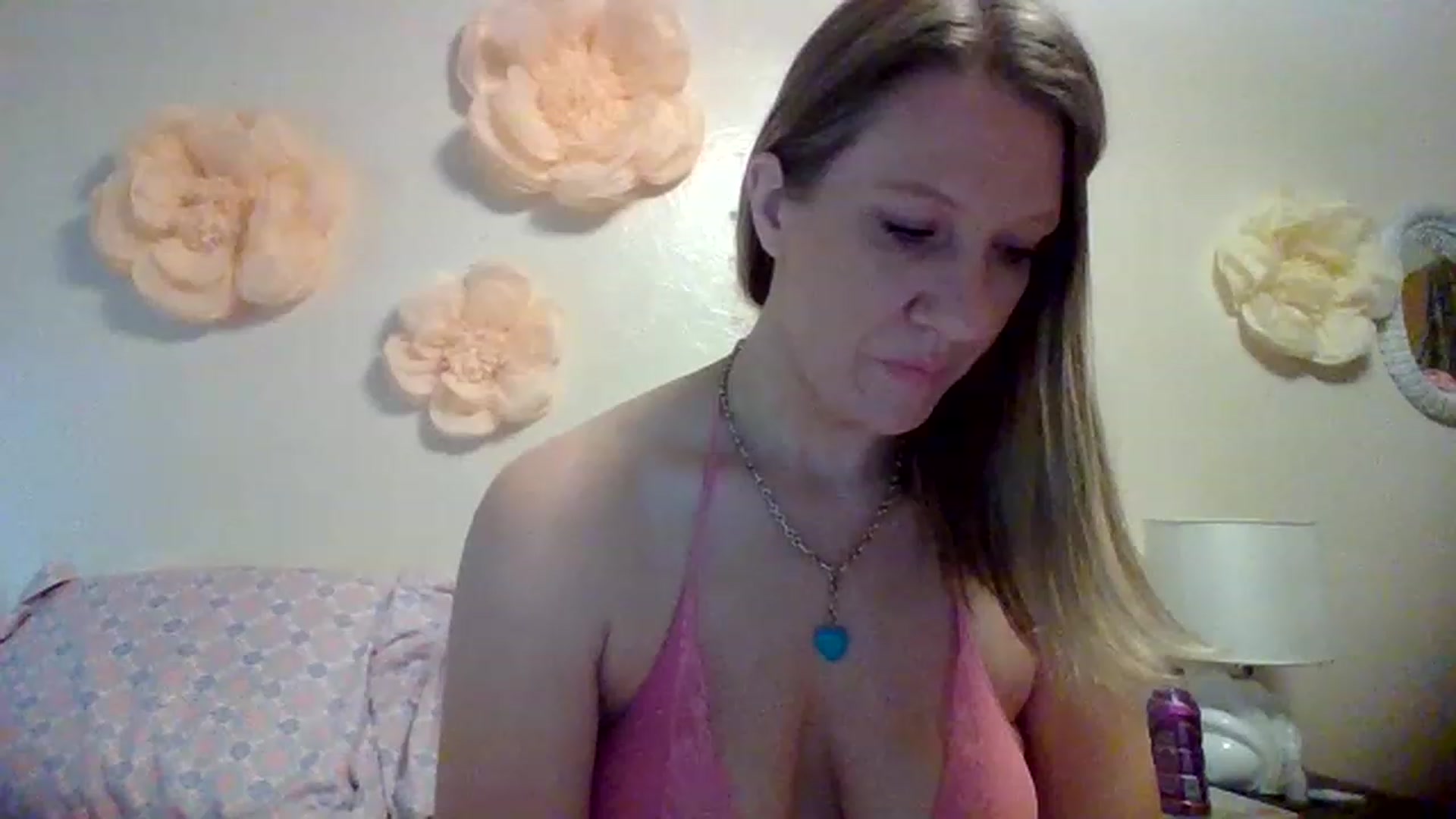 Gallery image thumbnail from wildnnout's myfreecams stream on, 04/17/2023, 12:11 image 7 of 20
