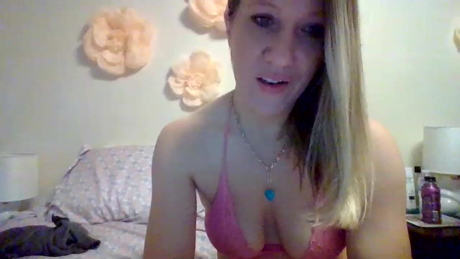 Gallery image thumbnail from wildnnout's myfreecams stream on, 04/17/2023, 12:11 image 13 of 20