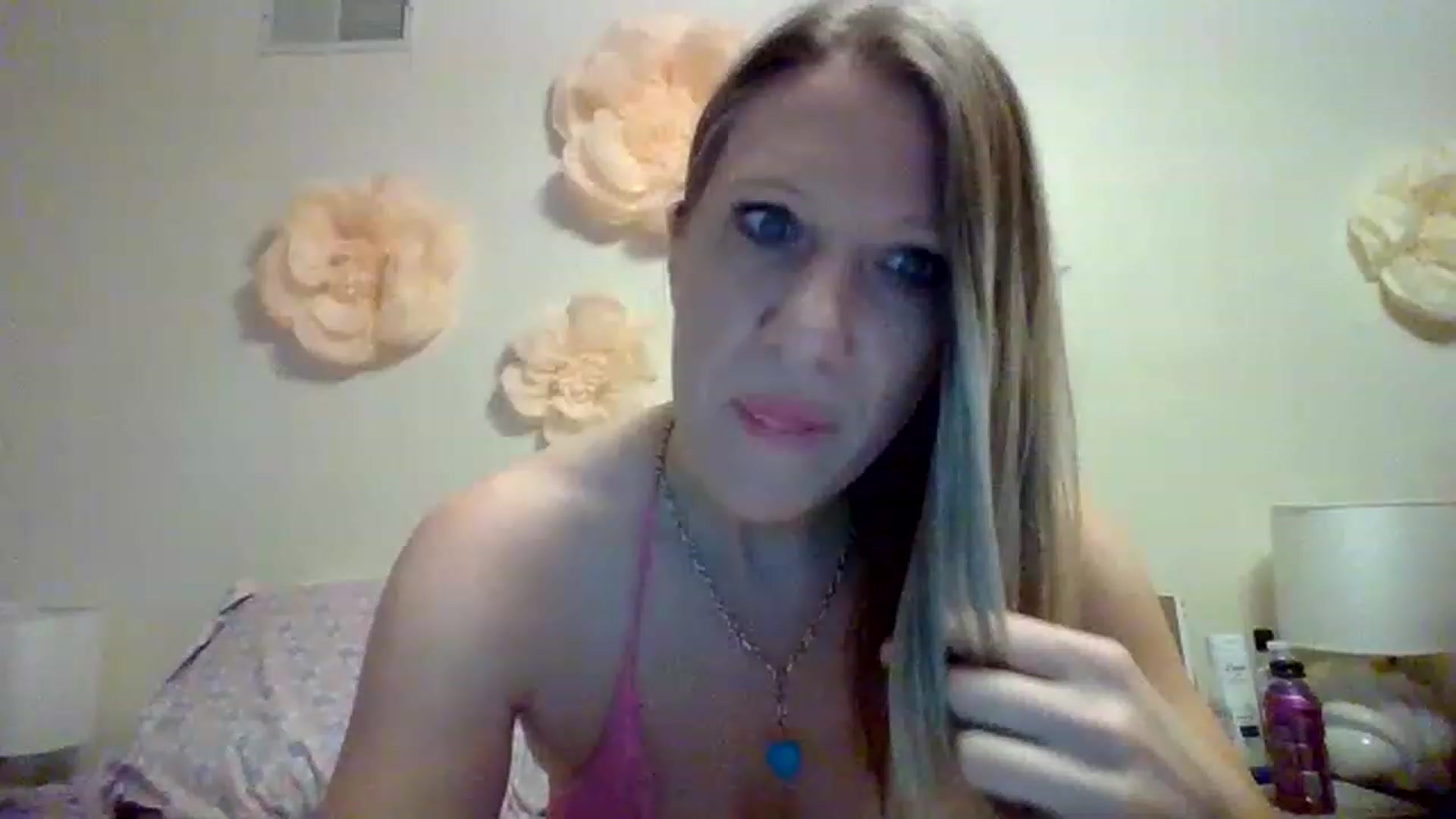Gallery image thumbnail from wildnnout's myfreecams stream on, 04/17/2023, 12:11 image 15 of 20