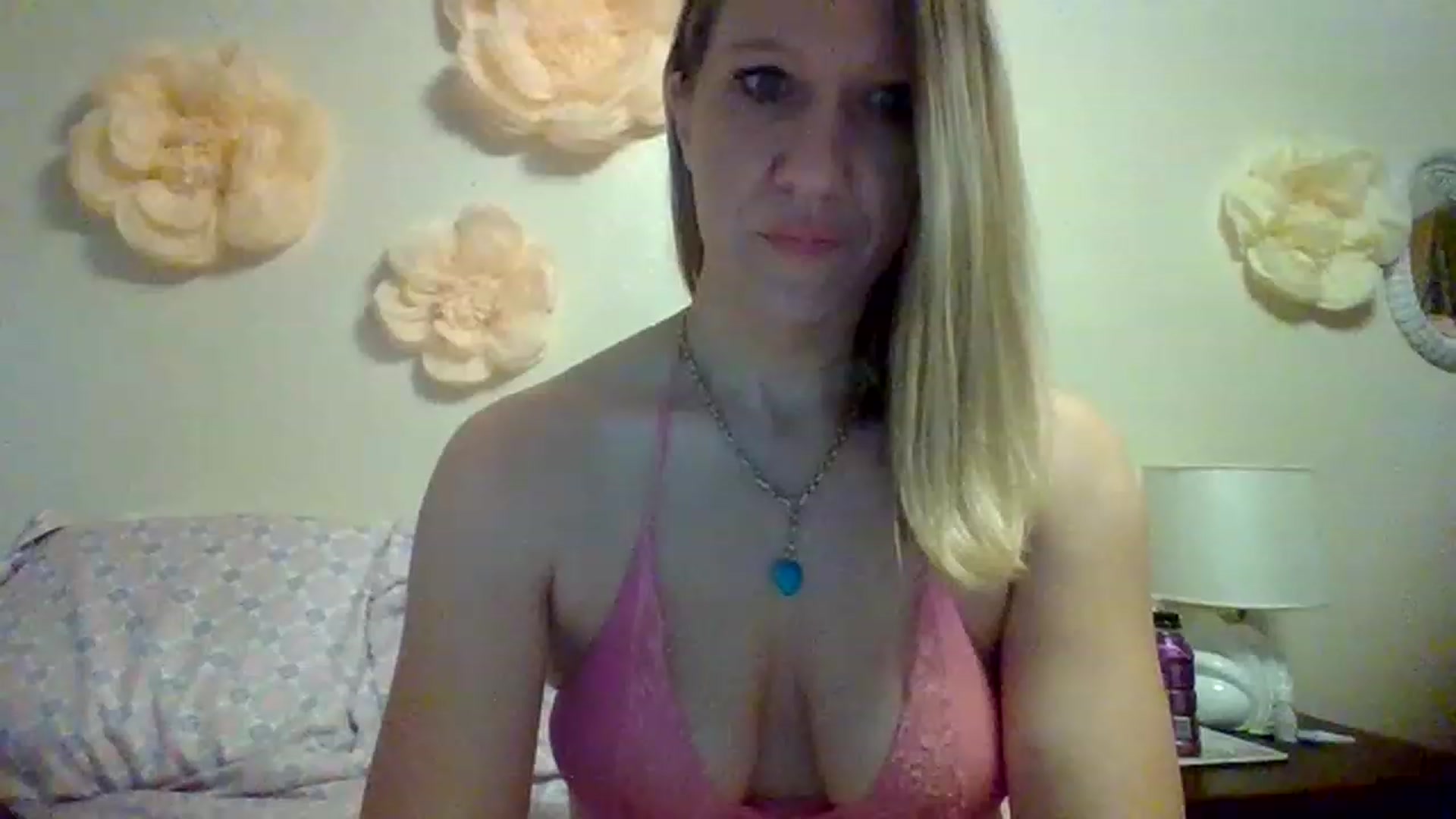 Gallery image thumbnail from wildnnout's myfreecams stream on, 04/17/2023, 12:11 image 9 of 20