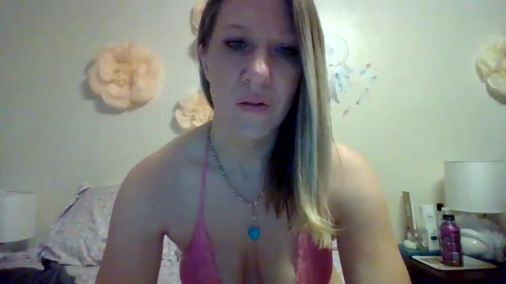 Gallery image thumbnail from wildnnout's myfreecams stream on, 04/17/2023, 12:11 image 18 of 20