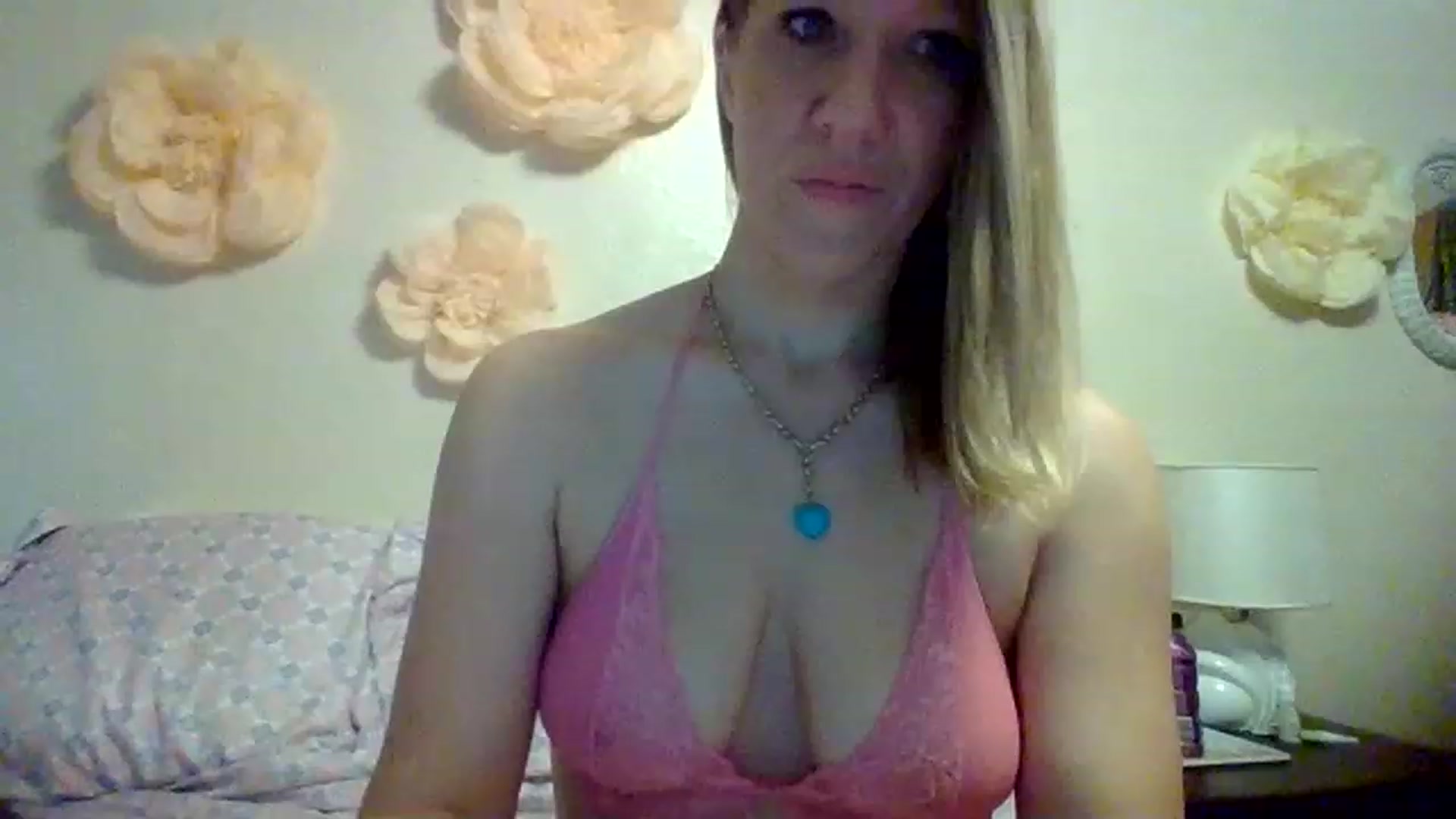 Gallery image thumbnail from wildnnout's myfreecams stream on, 04/17/2023, 12:11 image 8 of 20