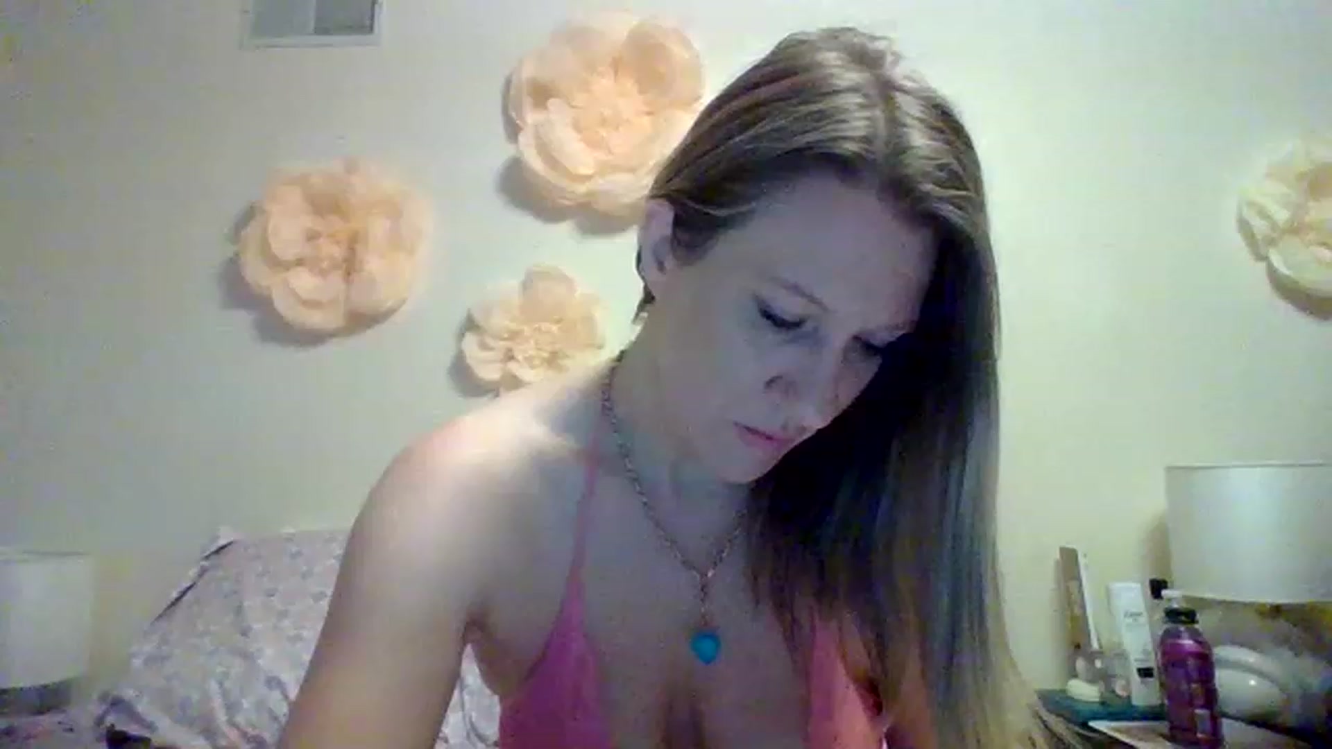 Gallery image thumbnail from wildnnout's myfreecams stream on, 04/17/2023, 12:11 image 16 of 20