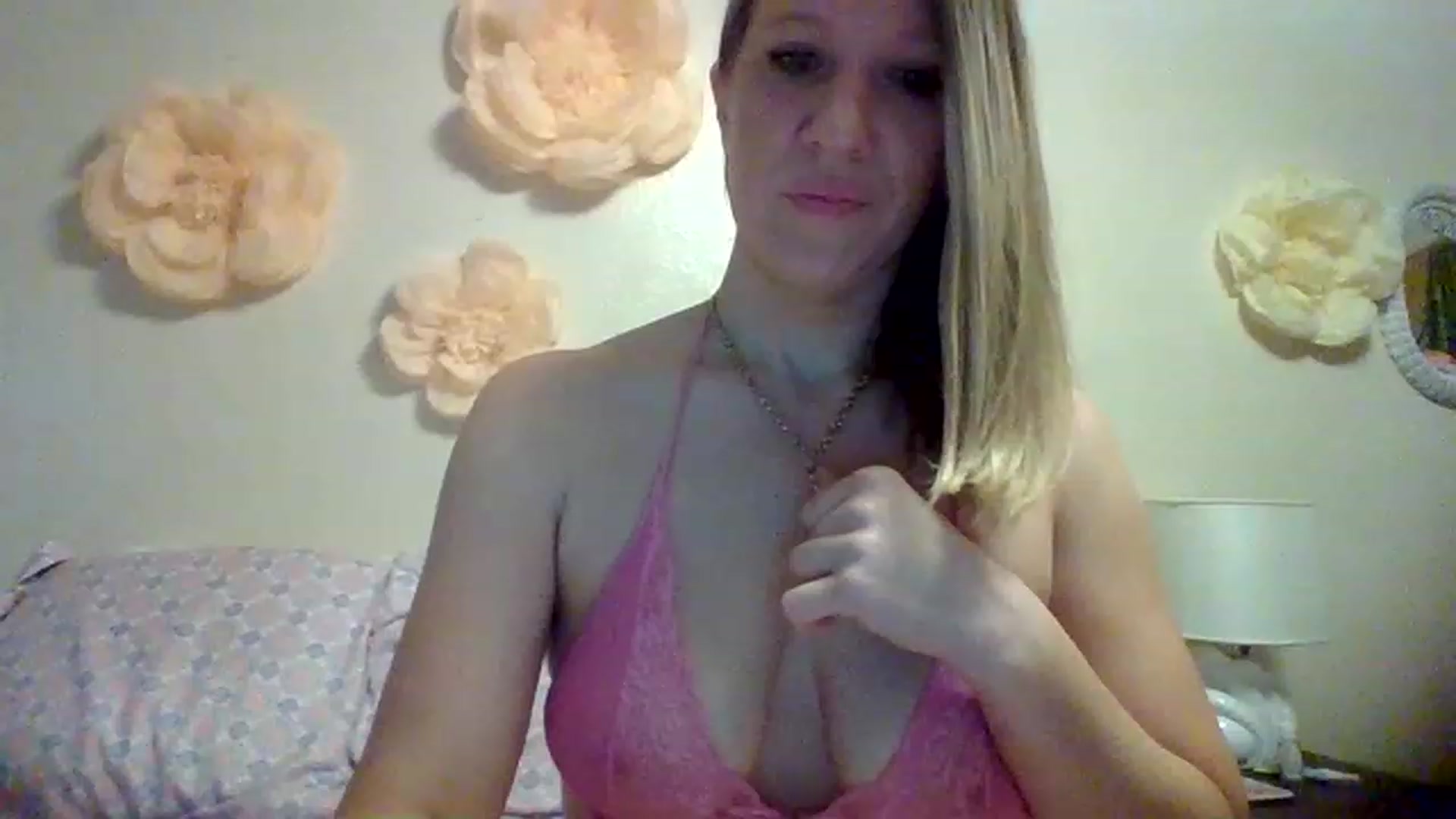 Gallery image thumbnail from wildnnout's myfreecams stream on, 04/17/2023, 12:11 image 11 of 20