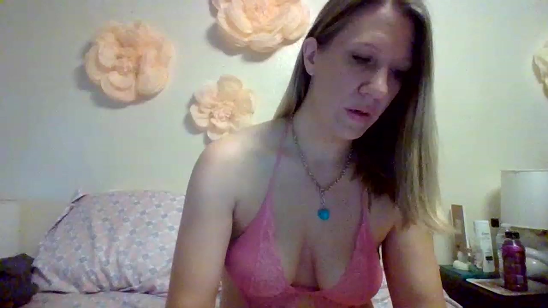 Gallery image thumbnail from wildnnout's myfreecams stream on, 04/17/2023, 12:11 image 2 of 20