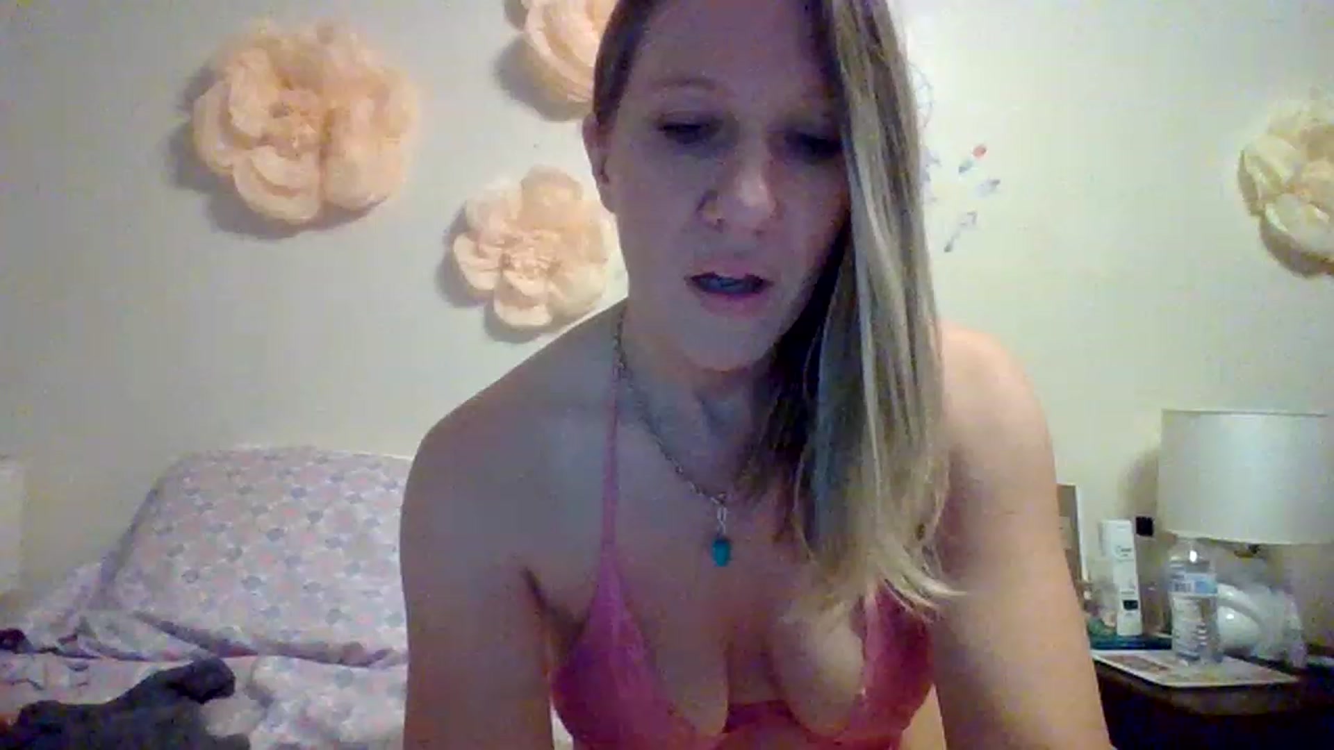 Gallery image thumbnail from wildnnout's myfreecams stream on, 04/17/2023, 16:22 image 15 of 20