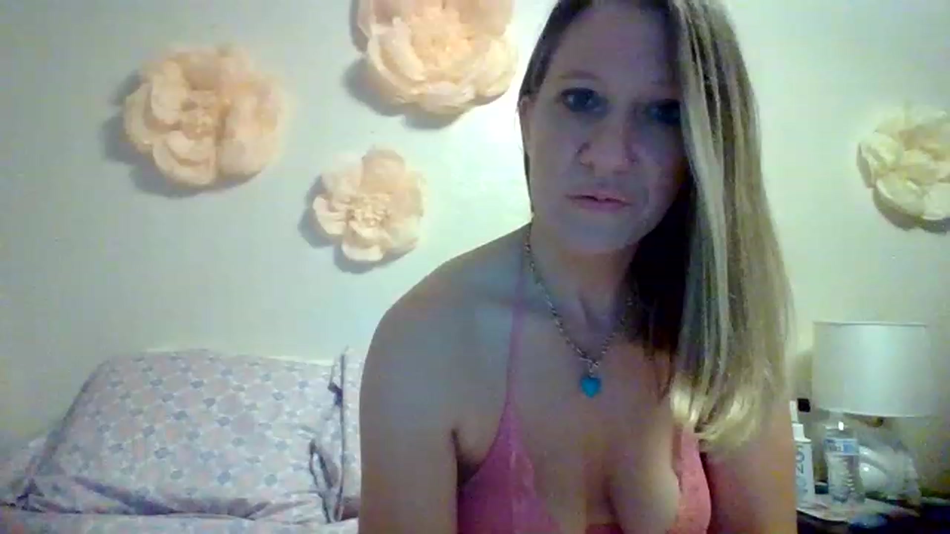 Gallery image thumbnail from wildnnout's myfreecams stream on, 04/17/2023, 16:22 image 1 of 20