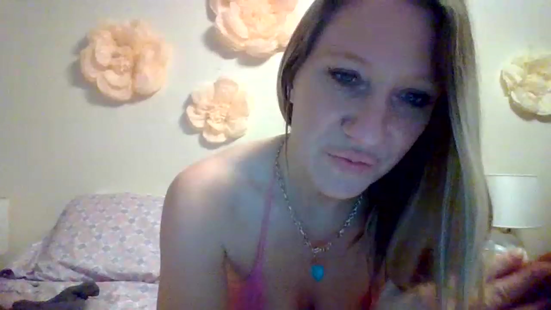 Gallery image thumbnail from wildnnout's myfreecams stream on, 04/17/2023, 16:22 image 10 of 20