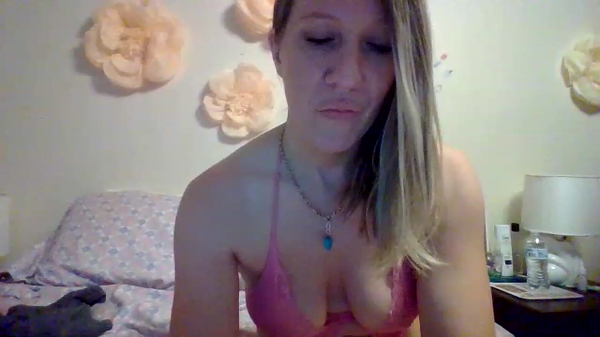 Gallery image thumbnail from wildnnout's myfreecams stream on, 04/17/2023, 16:22 image 16 of 20