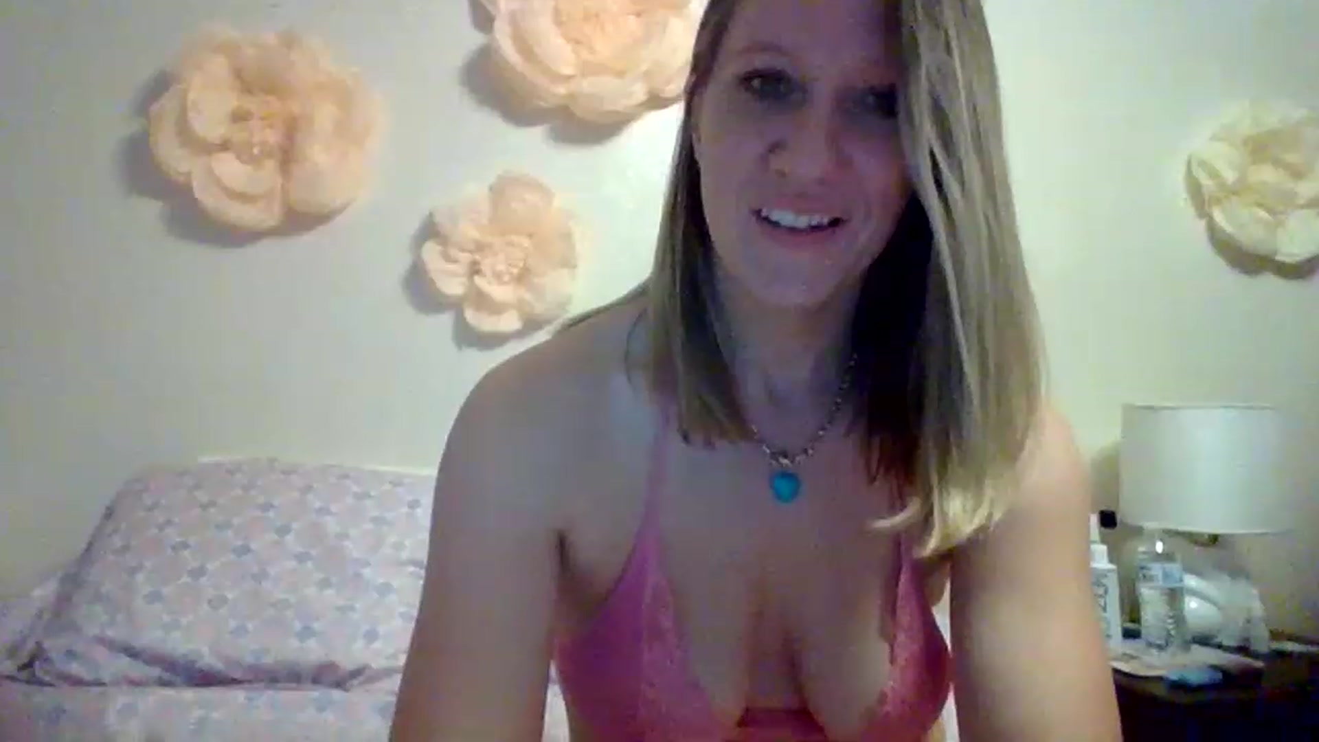 Gallery image thumbnail from wildnnout's myfreecams stream on, 04/17/2023, 16:22 image 5 of 20