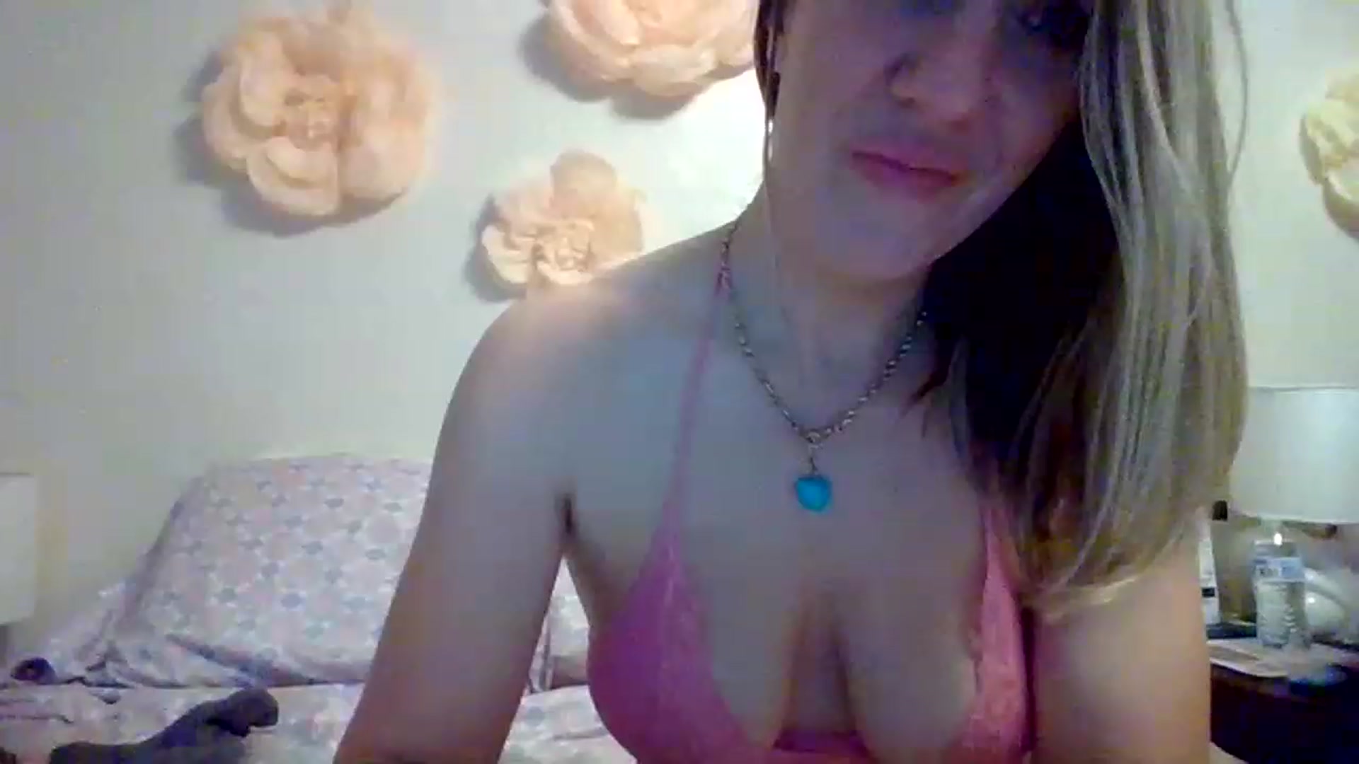 Gallery image thumbnail from wildnnout's myfreecams stream on, 04/17/2023, 16:22 image 8 of 20