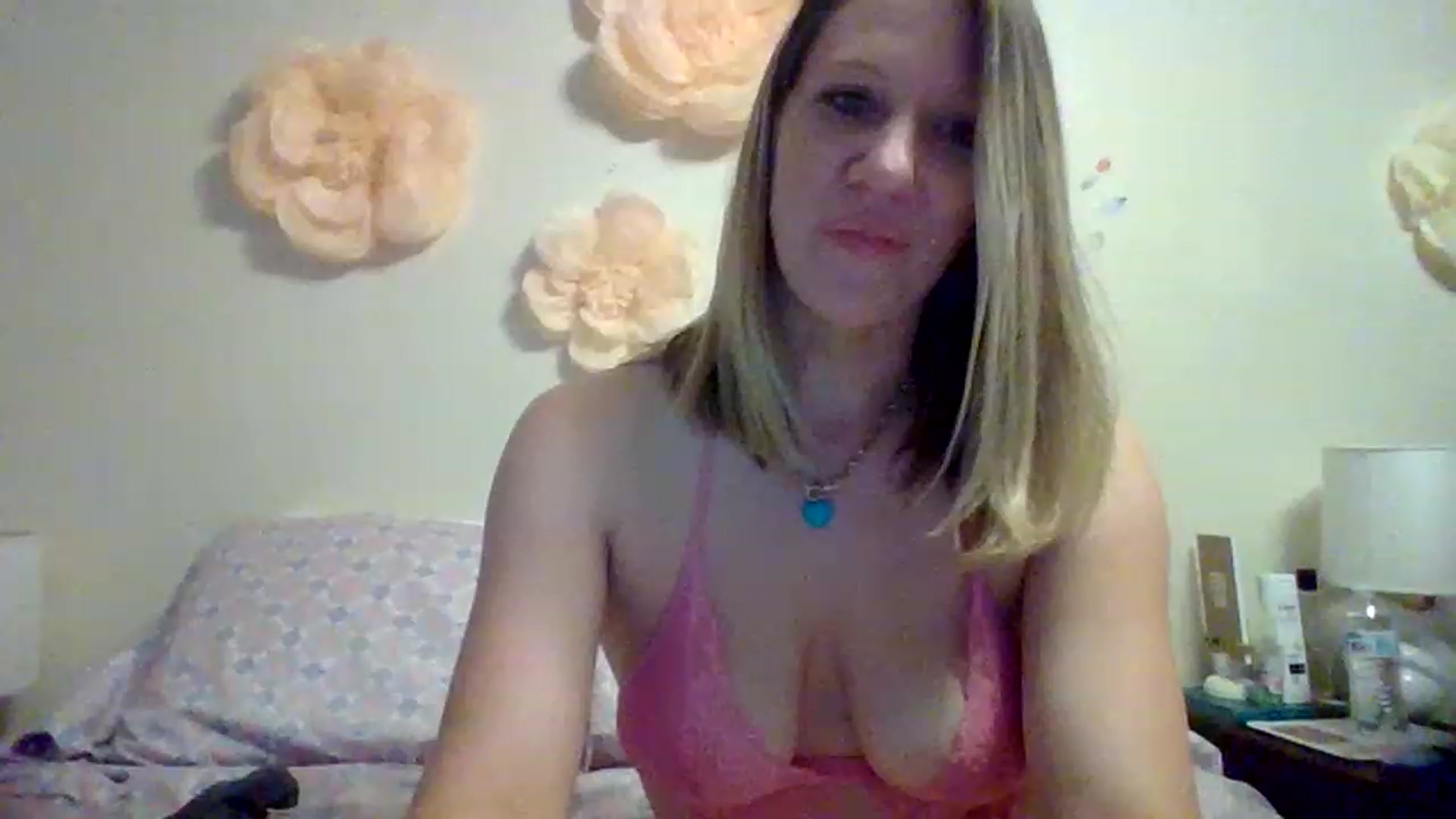Gallery image thumbnail from wildnnout's myfreecams stream on, 04/17/2023, 16:22 image 7 of 20