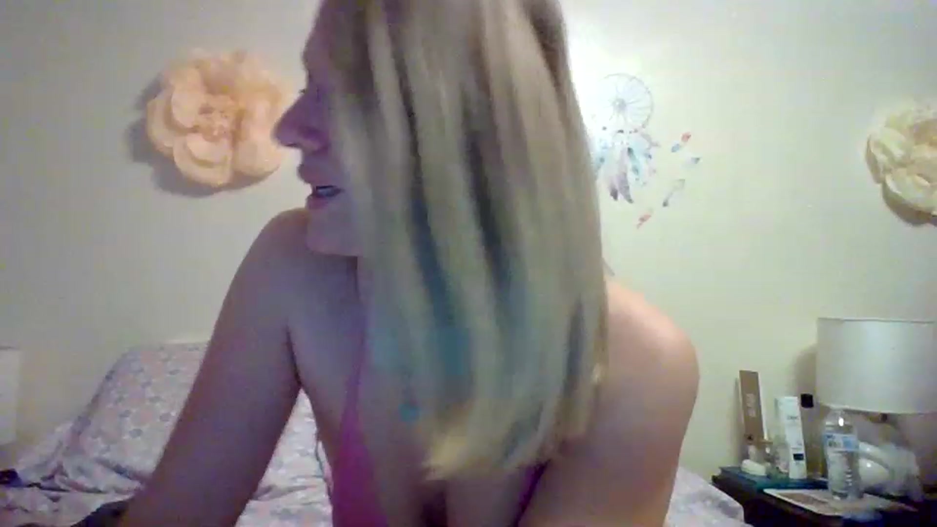 Gallery image thumbnail from wildnnout's myfreecams stream on, 04/17/2023, 16:22 image 13 of 20