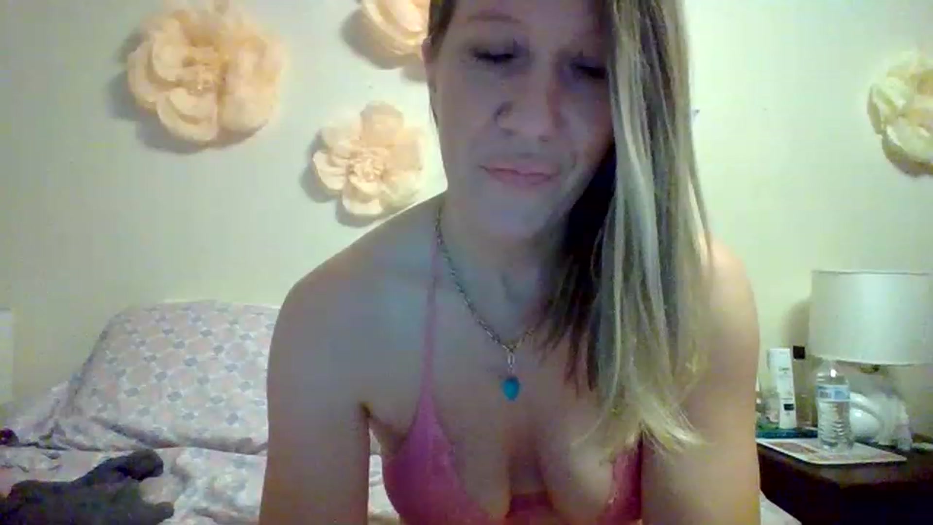 Gallery image thumbnail from wildnnout's myfreecams stream on, 04/17/2023, 16:22 image 17 of 20