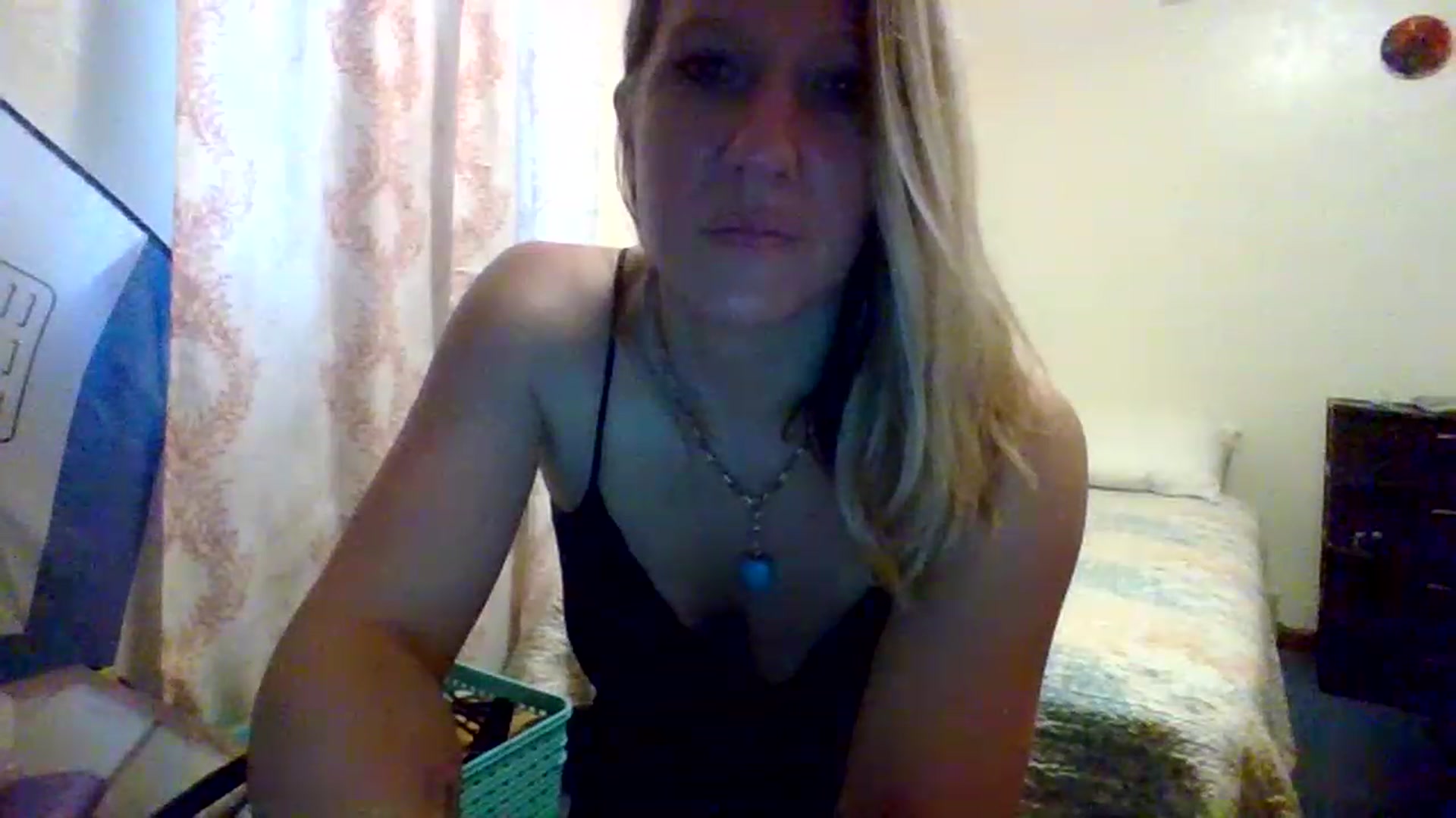 Gallery image thumbnail from wildnnout's myfreecams stream on, 04/18/2023, 17:34 image 10 of 20