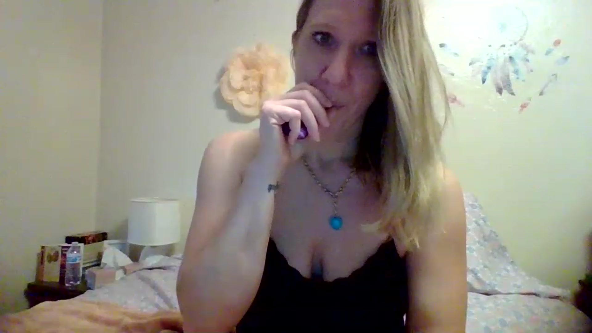 Gallery image thumbnail from wildnnout's myfreecams stream on, 04/18/2023, 17:34 image 16 of 20