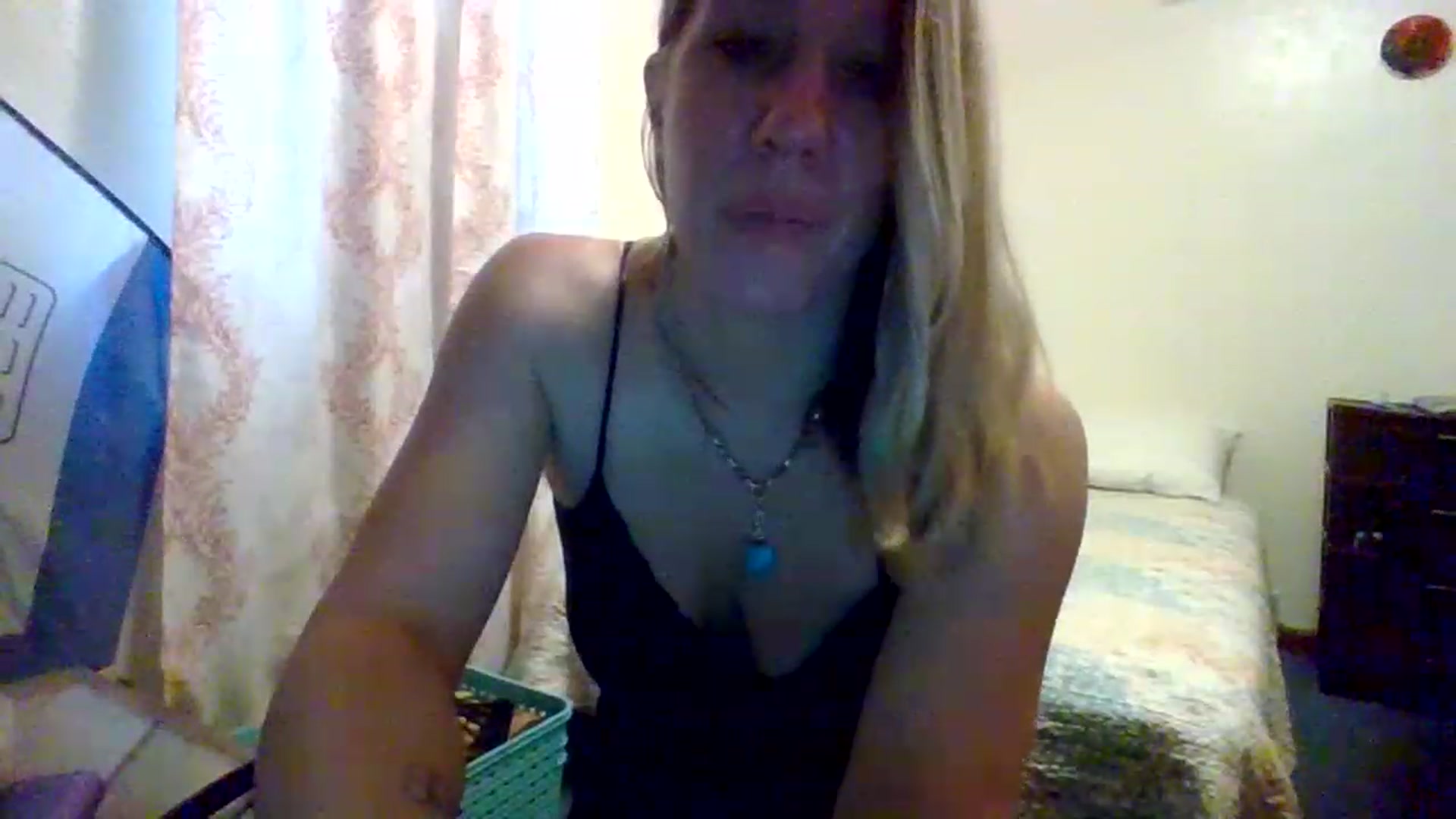 Gallery image thumbnail from wildnnout's myfreecams stream on, 04/18/2023, 17:34 image 8 of 20