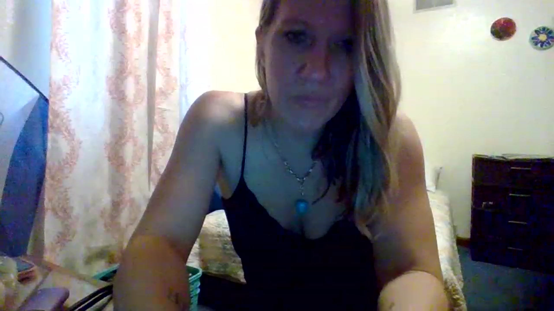 Gallery image thumbnail from wildnnout's myfreecams stream on, 04/18/2023, 17:34 image 6 of 20
