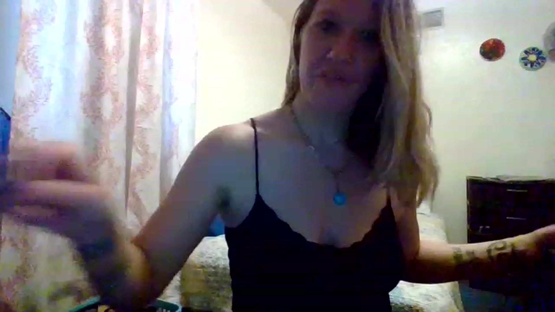 Gallery image thumbnail from wildnnout's myfreecams stream on, 04/18/2023, 17:34 image 1 of 20