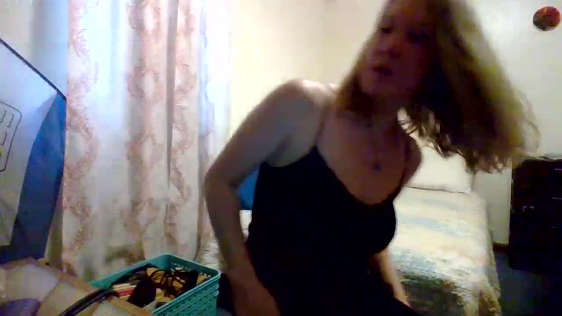 Gallery image thumbnail from wildnnout's myfreecams stream on, 04/18/2023, 17:34 image 11 of 20