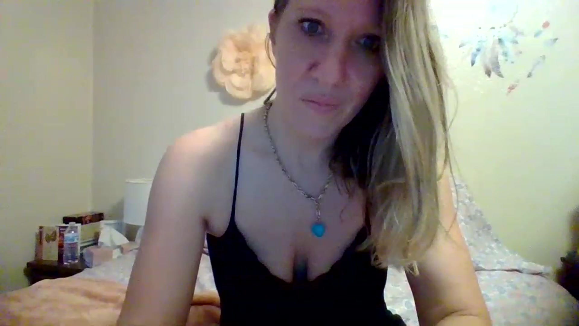 Gallery image thumbnail from wildnnout's myfreecams stream on, 04/18/2023, 17:34 image 14 of 20