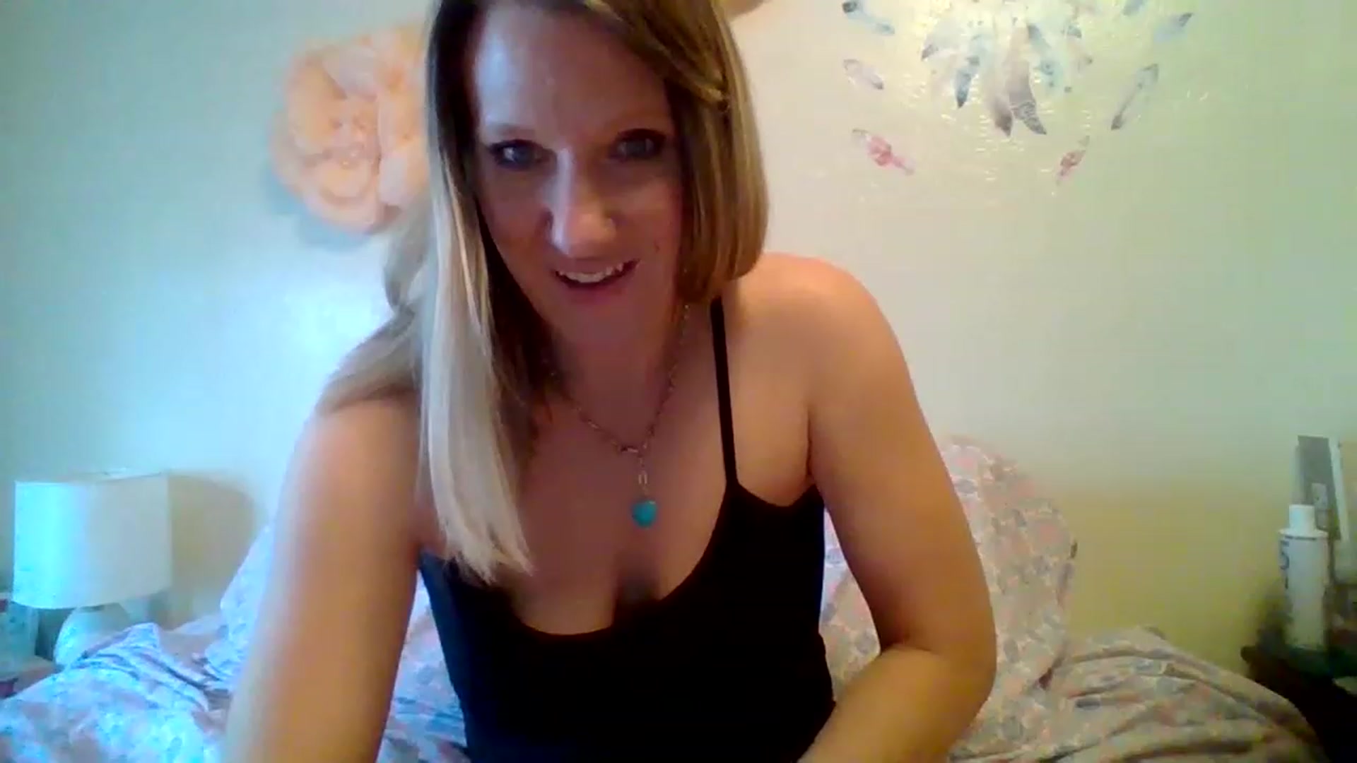 Gallery image thumbnail from wildnnout's myfreecams stream on, 04/21/2023, 17:40 image 12 of 20