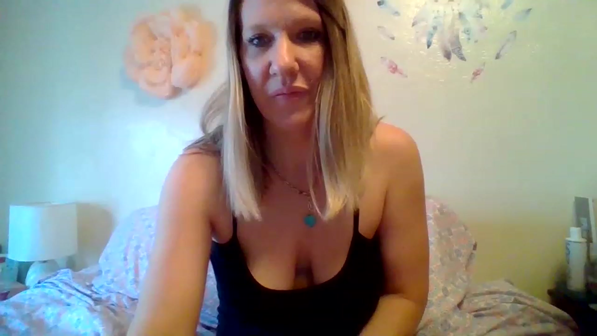 Gallery image thumbnail from wildnnout's myfreecams stream on, 04/21/2023, 17:40 image 15 of 20