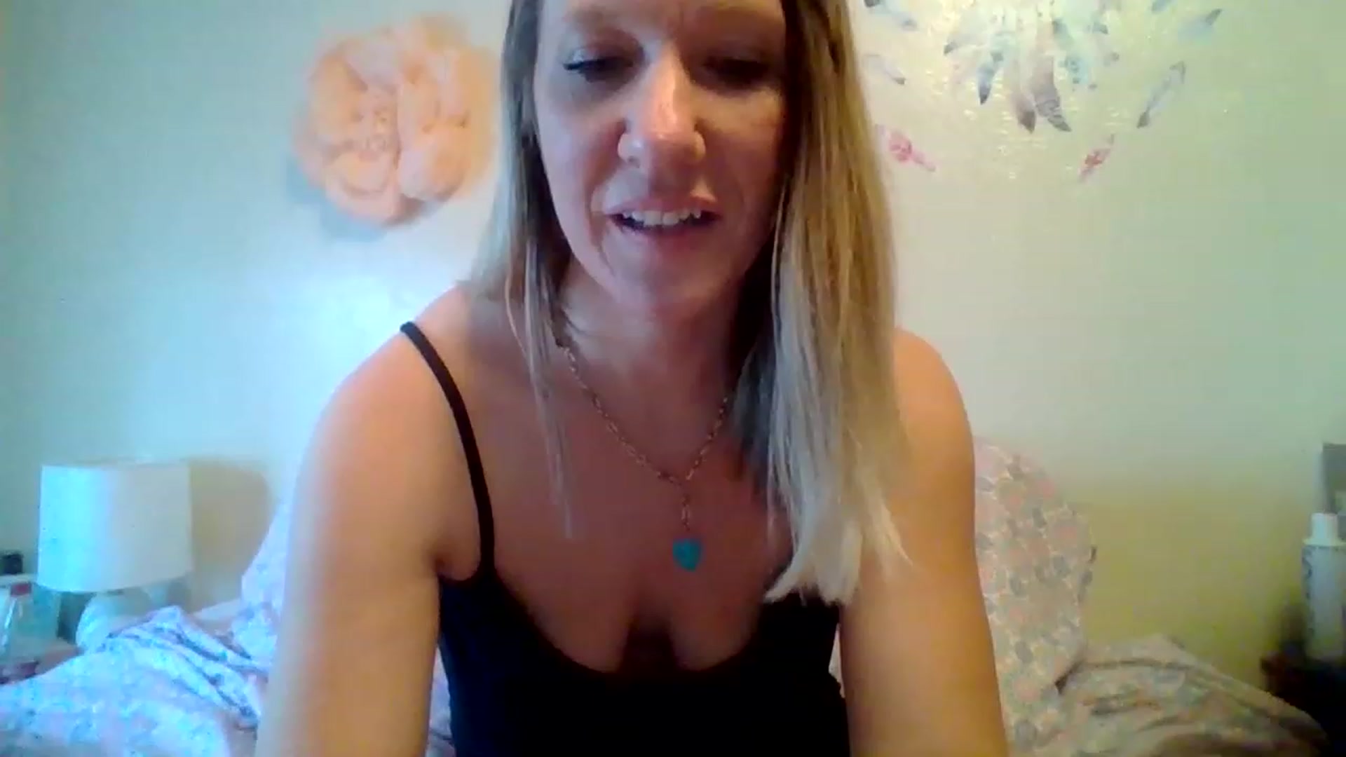 Gallery image thumbnail from wildnnout's myfreecams stream on, 04/21/2023, 17:40 image 8 of 20