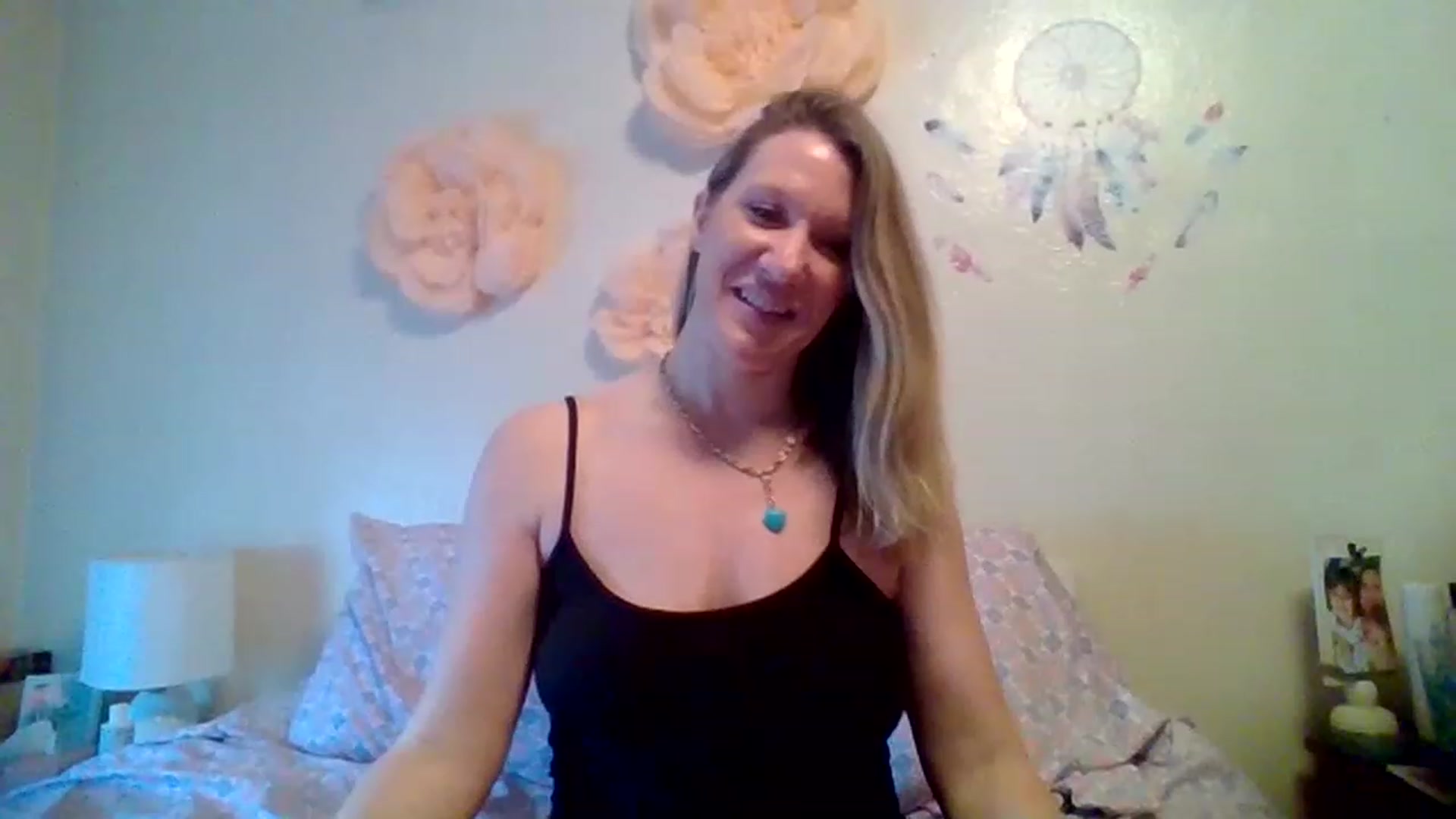 Gallery image thumbnail from wildnnout's myfreecams stream on, 04/26/2023, 14:10 image 9 of 20