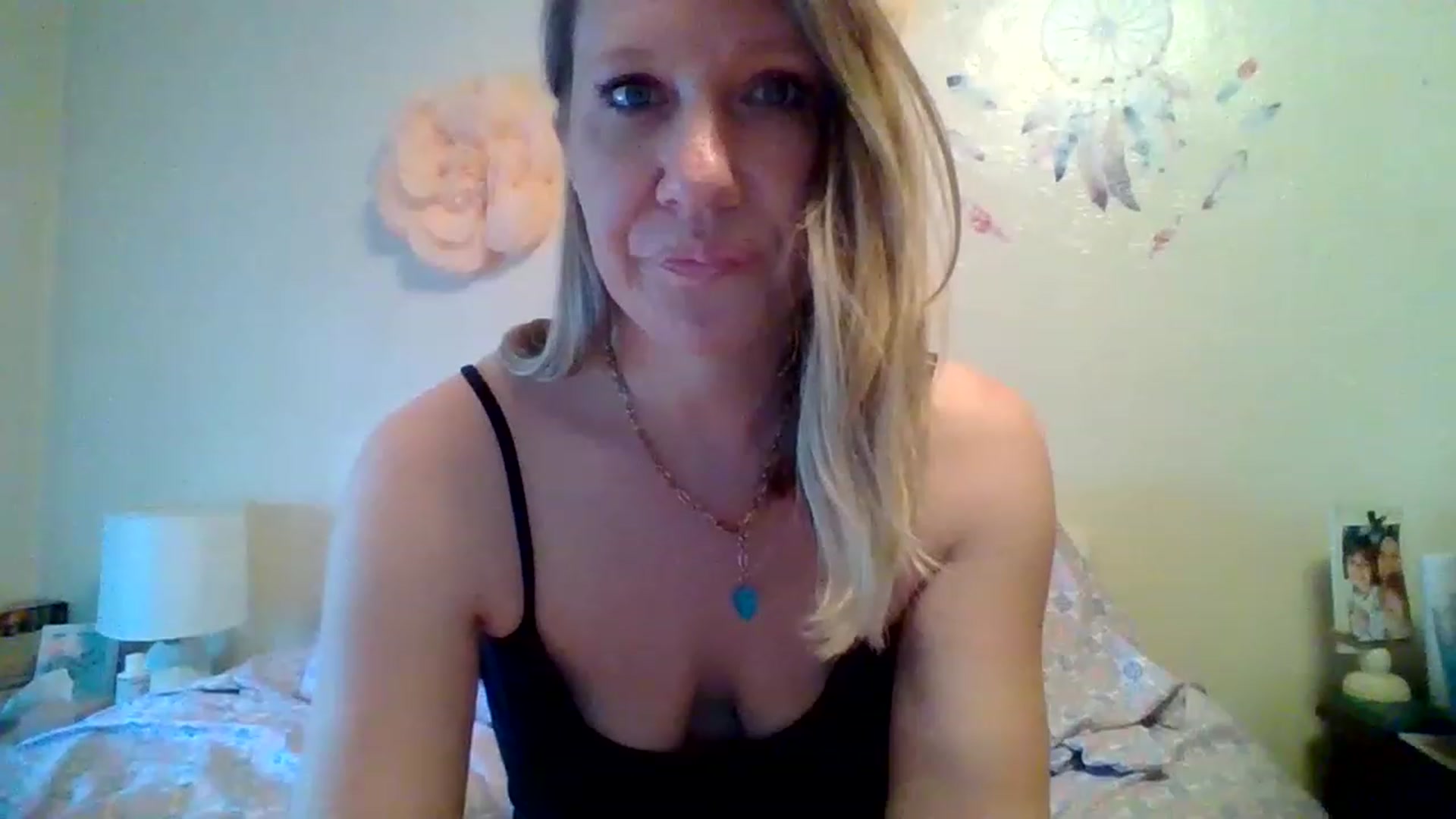 Gallery image thumbnail from wildnnout's myfreecams stream on, 04/26/2023, 14:10 image 16 of 20