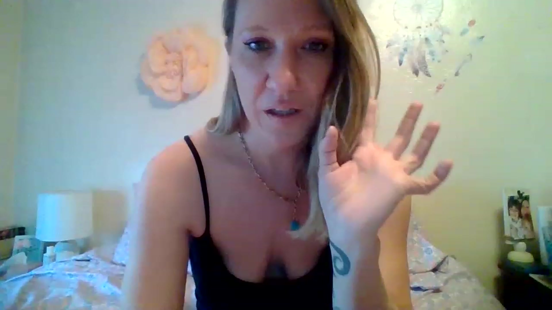 Gallery image thumbnail from wildnnout's myfreecams stream on, 04/26/2023, 14:10 image 15 of 20