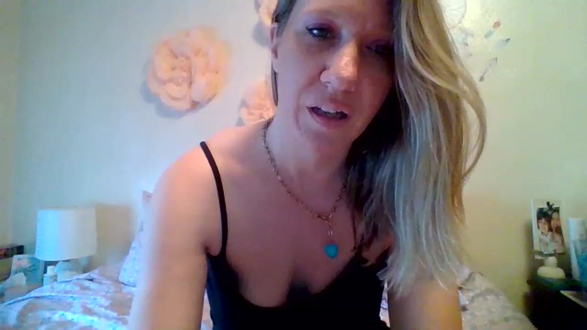 Gallery image thumbnail from wildnnout's myfreecams stream on, 04/26/2023, 14:10 image 4 of 20