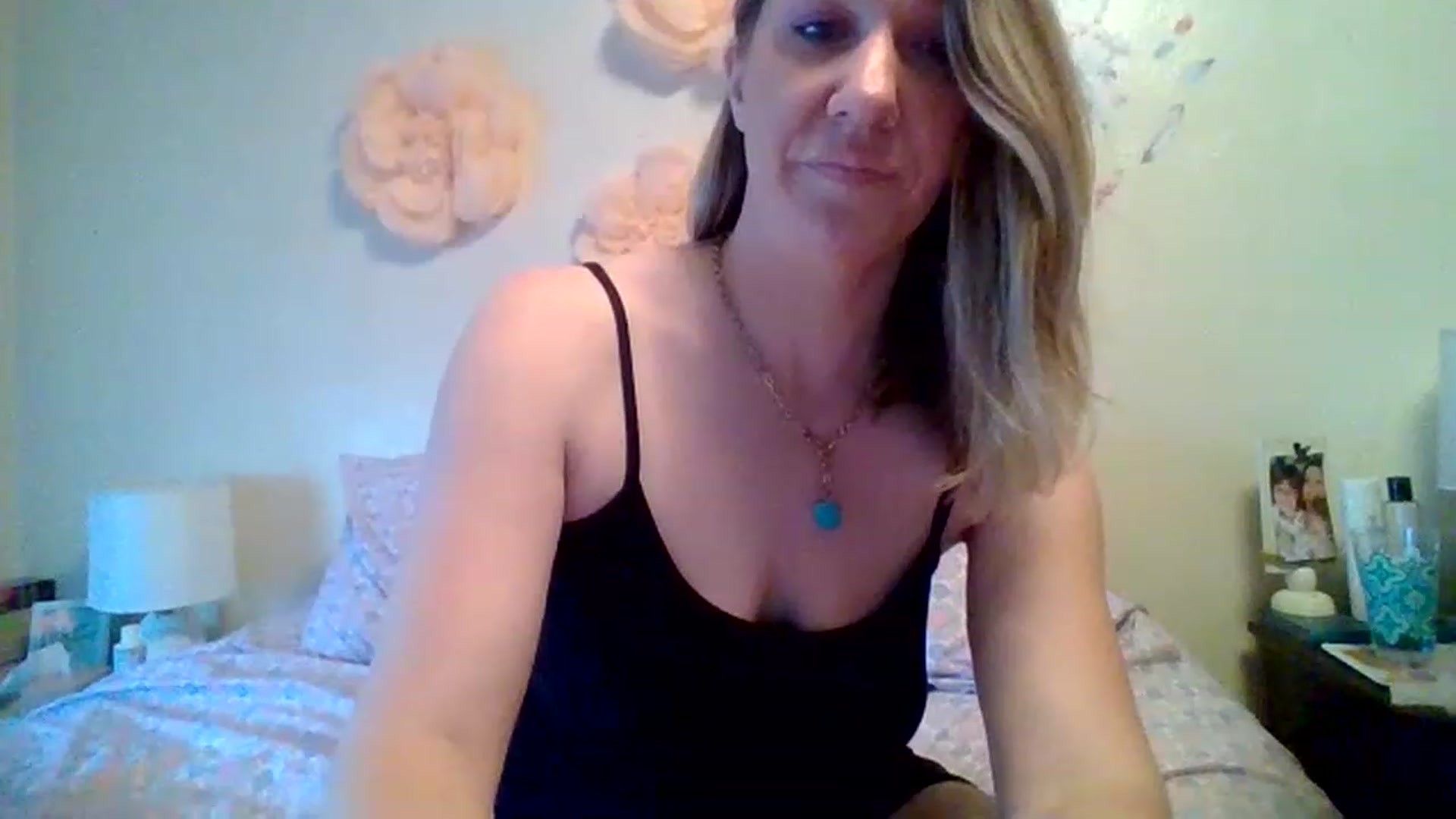 Gallery image thumbnail from wildnnout's myfreecams stream on, 04/26/2023, 14:10 image 19 of 20