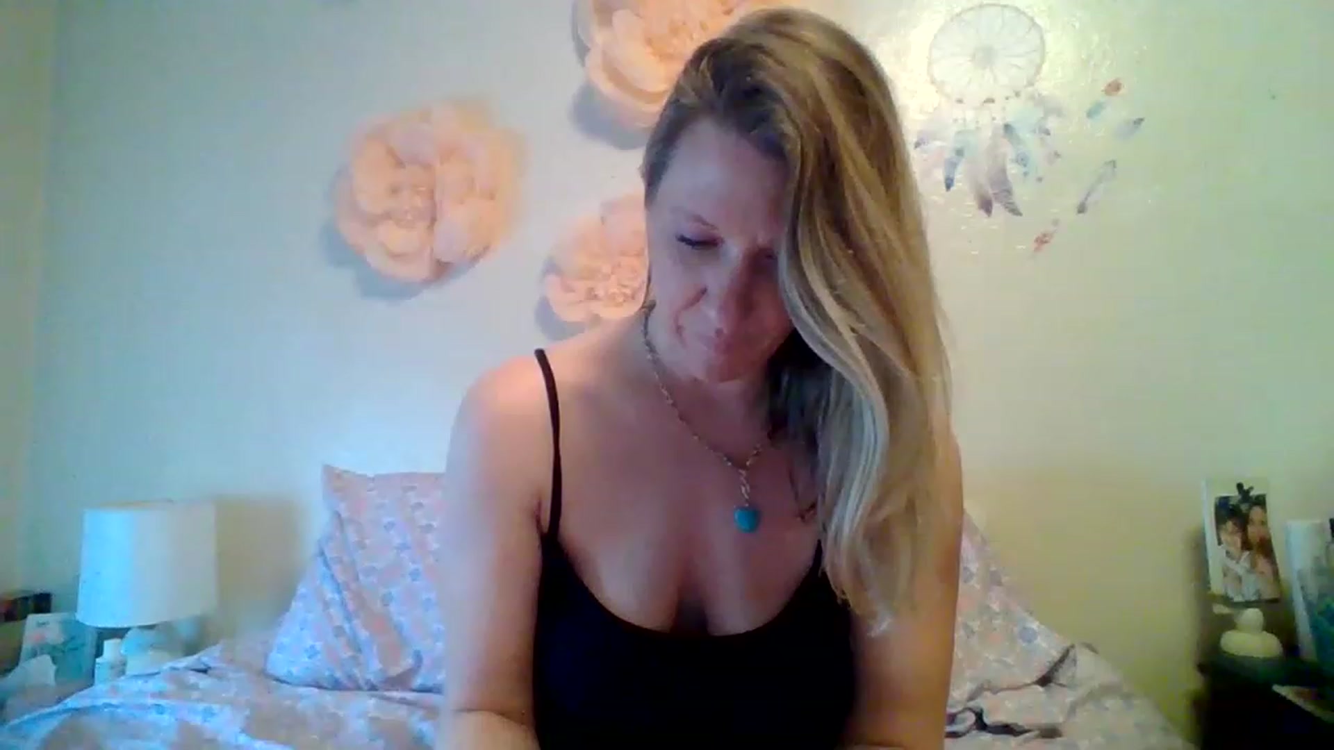 Gallery image thumbnail from wildnnout's myfreecams stream on, 04/26/2023, 14:10 image 12 of 20