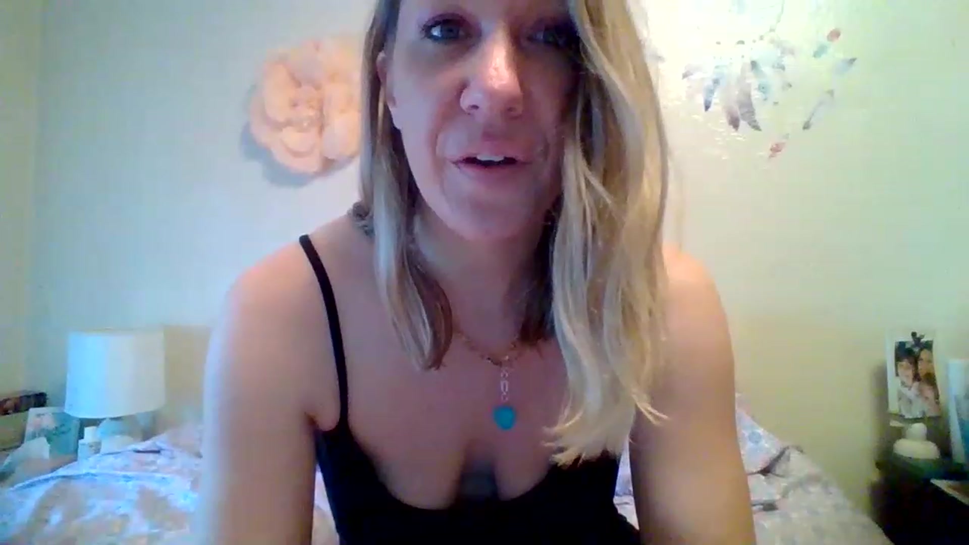 Gallery image thumbnail from wildnnout's myfreecams stream on, 04/26/2023, 14:10 image 17 of 20