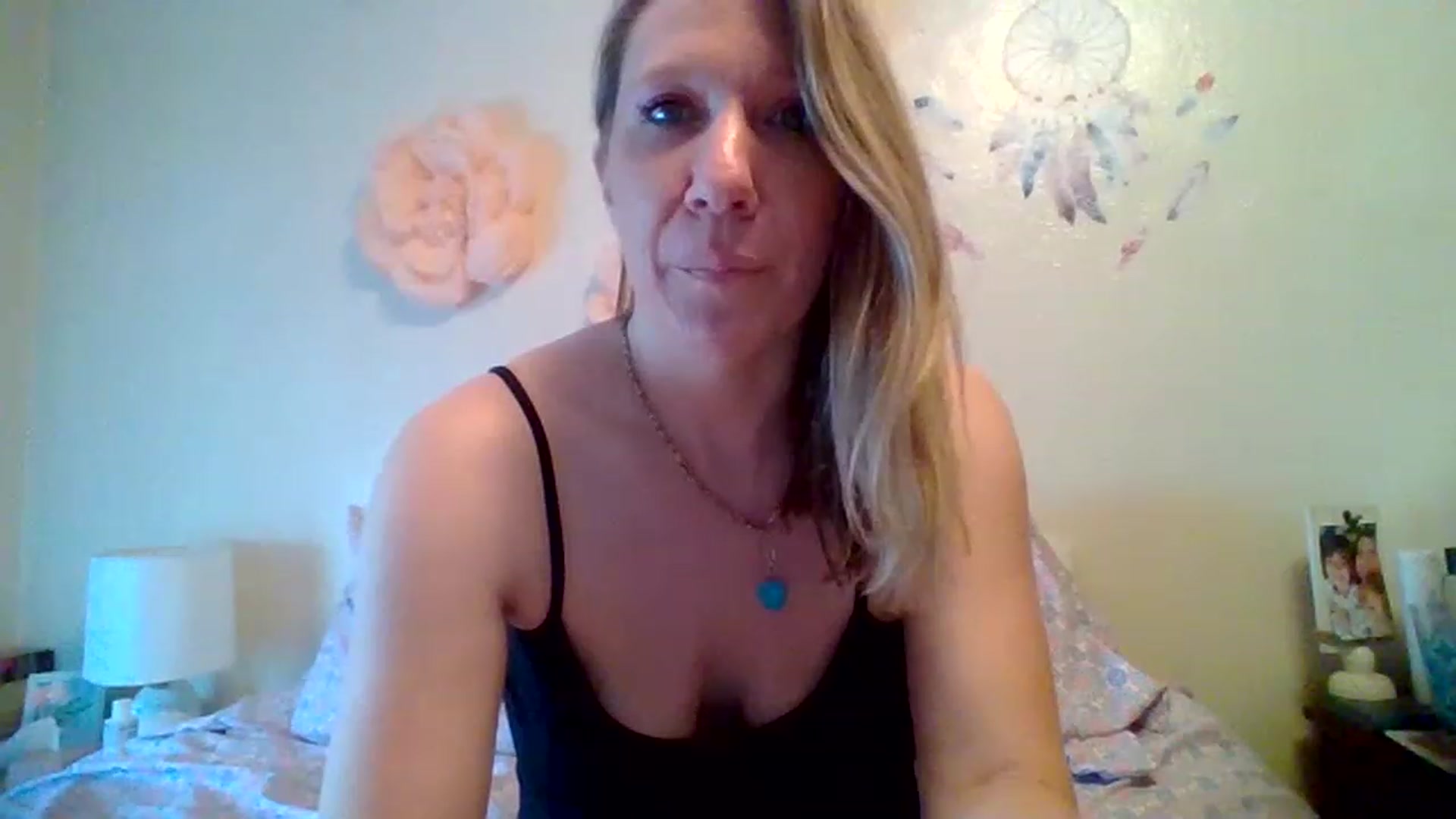 Gallery image thumbnail from wildnnout's myfreecams stream on, 04/26/2023, 14:10 image 10 of 20