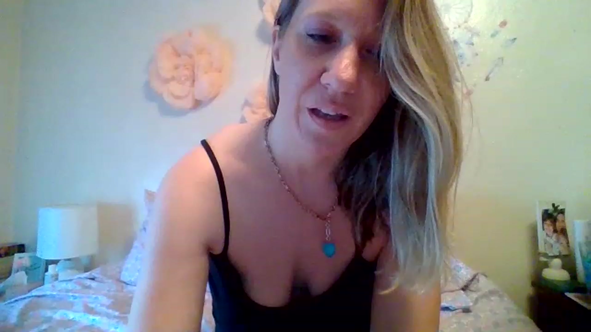 Gallery image thumbnail from wildnnout's myfreecams stream on, 04/26/2023, 14:10 image 6 of 20