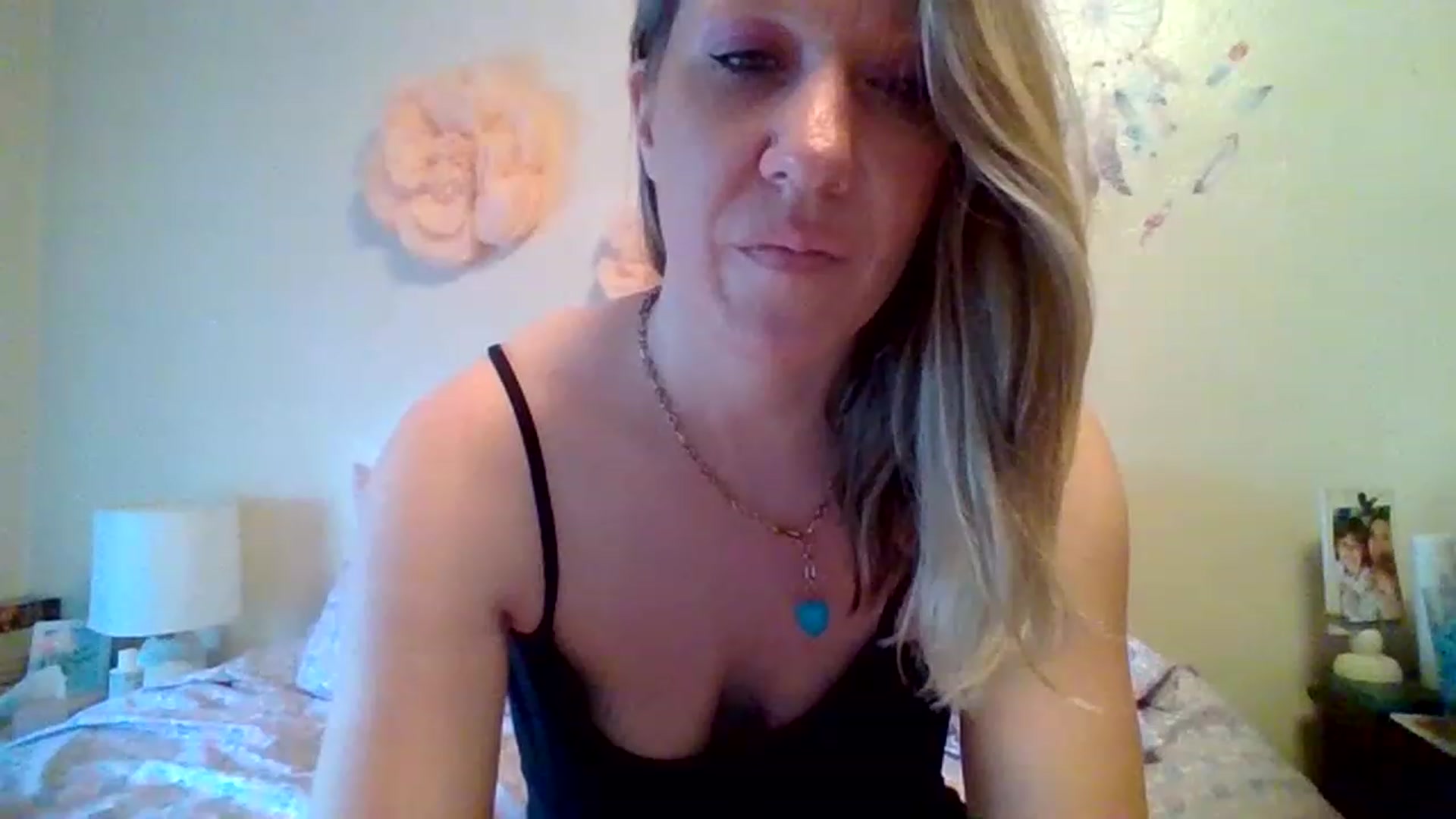 Gallery image thumbnail from wildnnout's myfreecams stream on, 04/26/2023, 14:10 image 5 of 20