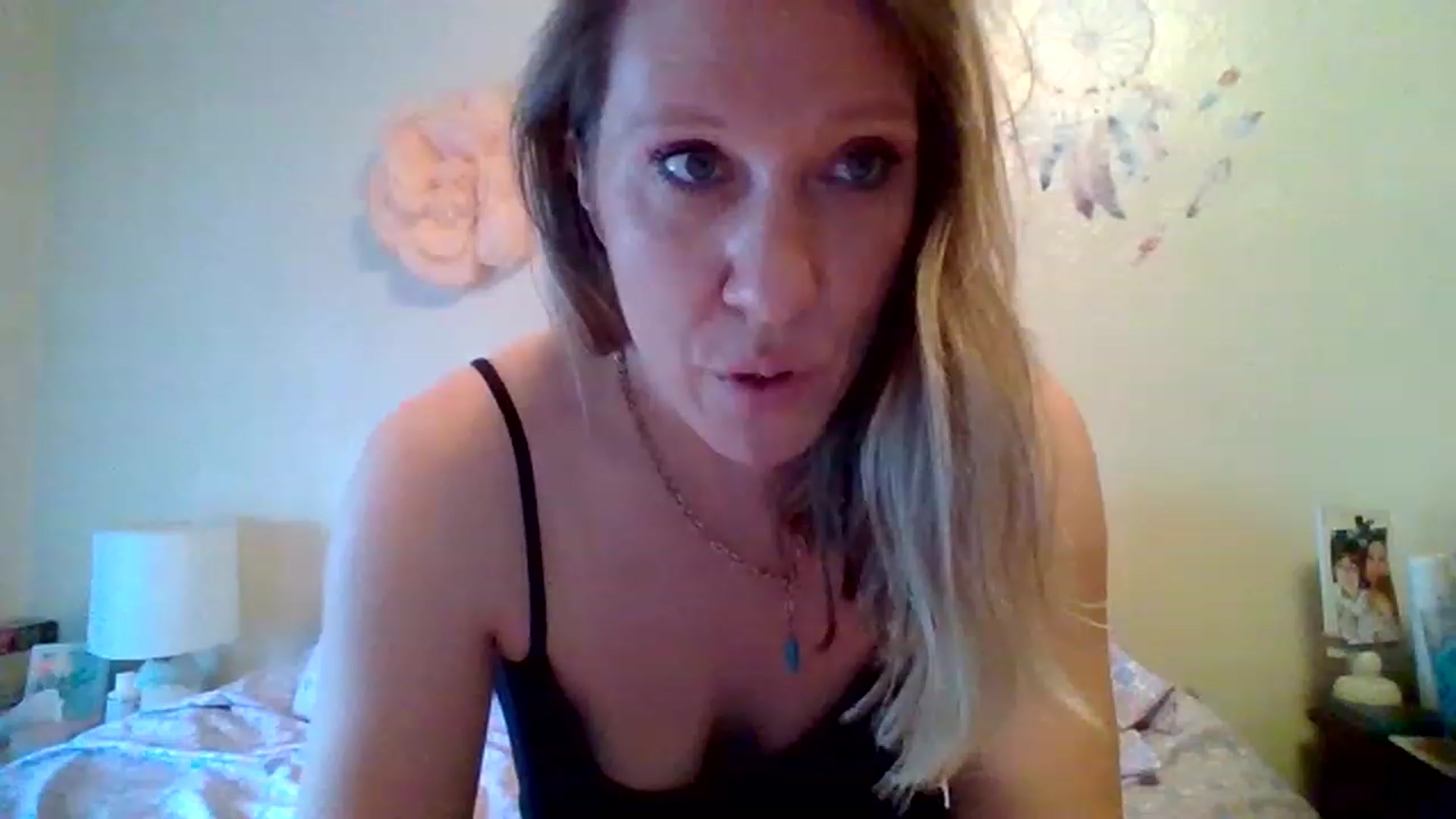 Gallery image thumbnail from wildnnout's myfreecams stream on, 04/26/2023, 14:10 image 1 of 20