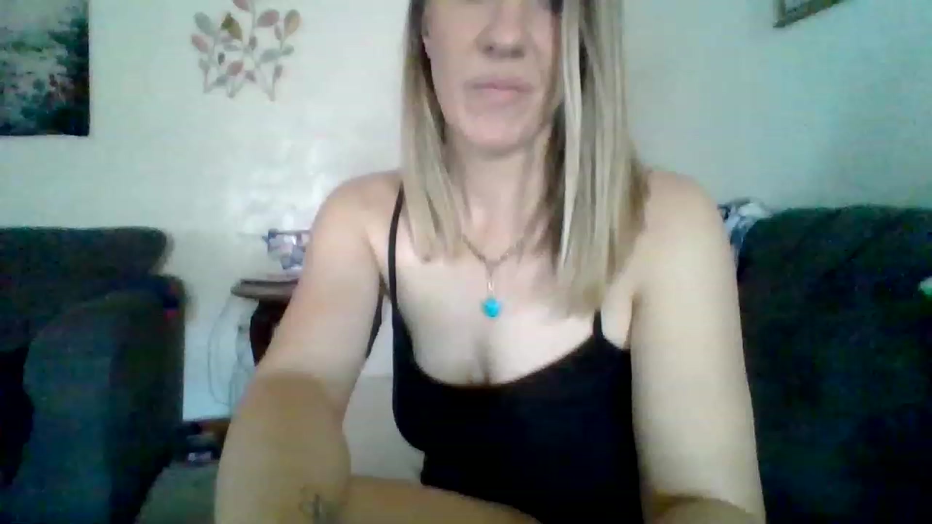 Gallery image thumbnail from wildnnout's myfreecams stream on, 05/03/2023, 15:05 image 12 of 20