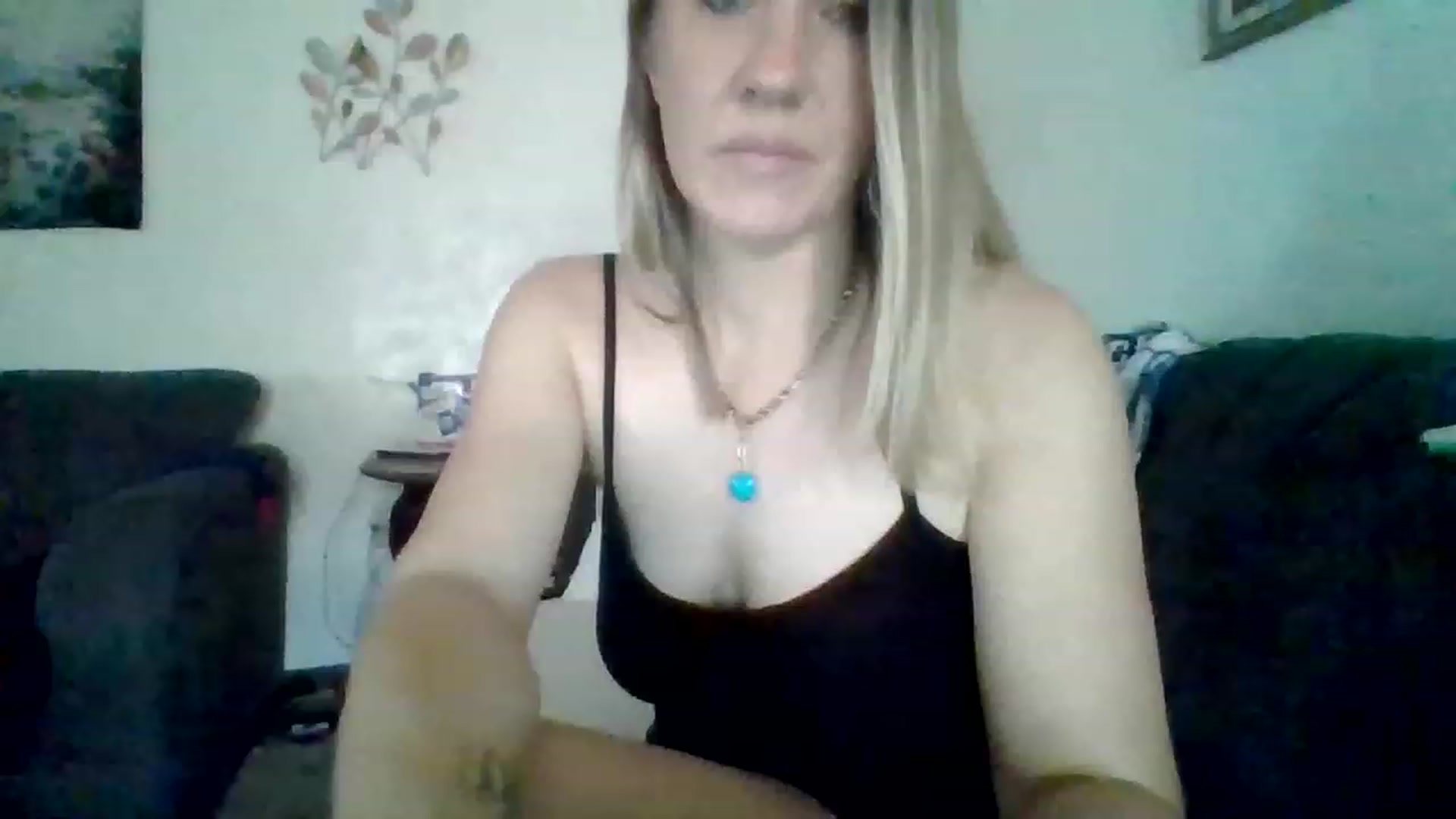 Gallery image thumbnail from wildnnout's myfreecams stream on, 05/03/2023, 15:05 image 6 of 20