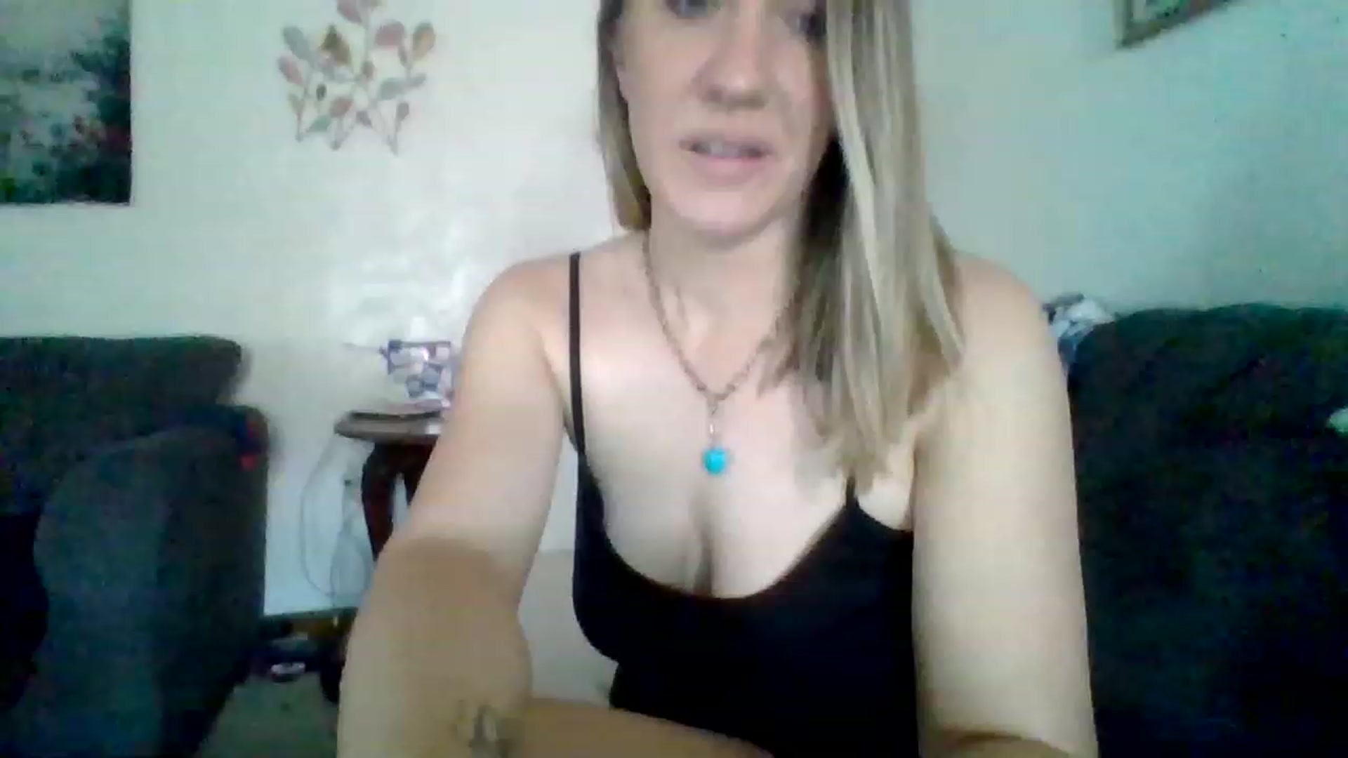 Gallery image thumbnail from wildnnout's myfreecams stream on, 05/03/2023, 15:05 image 11 of 20