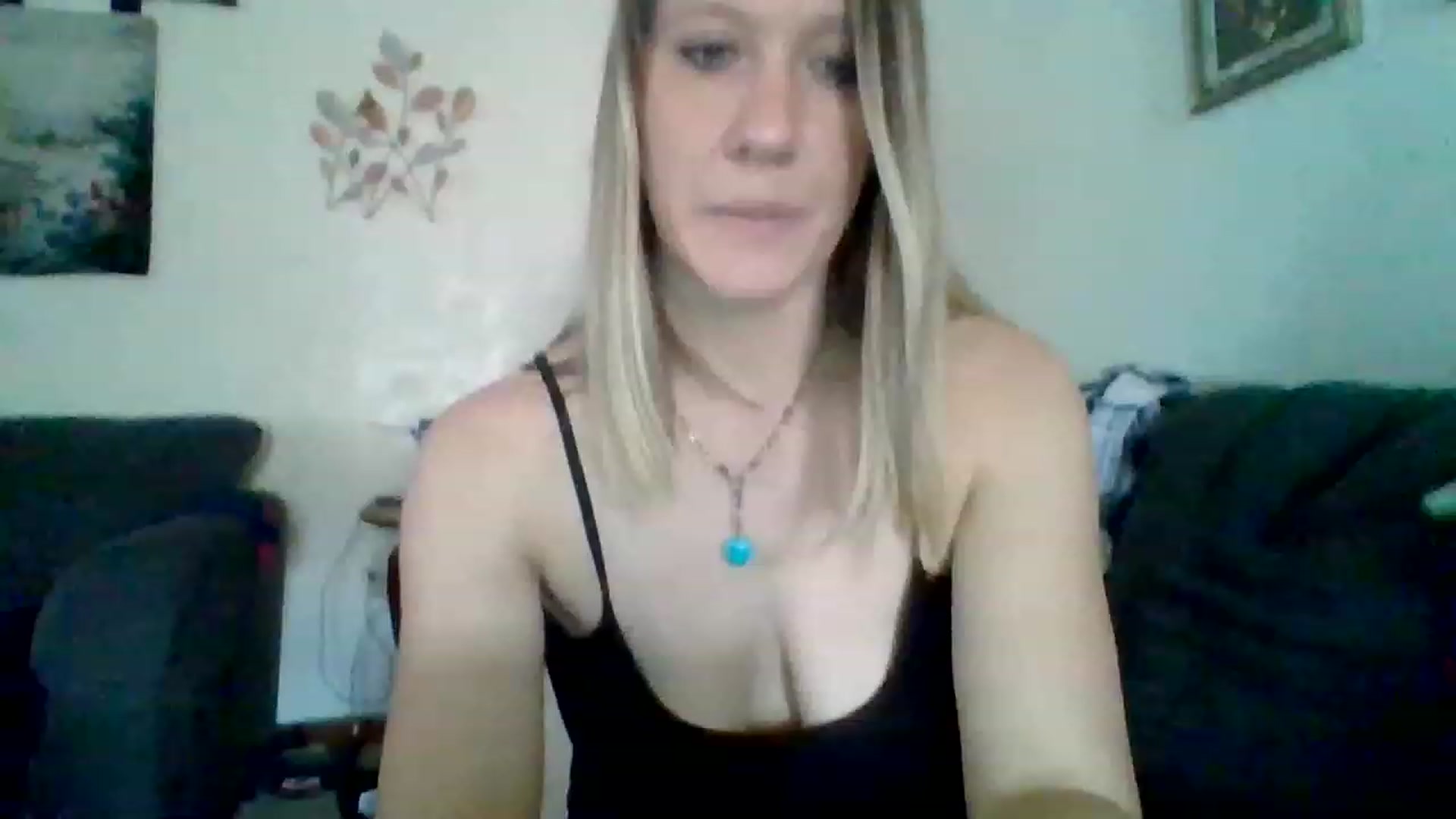 Gallery image thumbnail from wildnnout's myfreecams stream on, 05/03/2023, 15:05 image 15 of 20