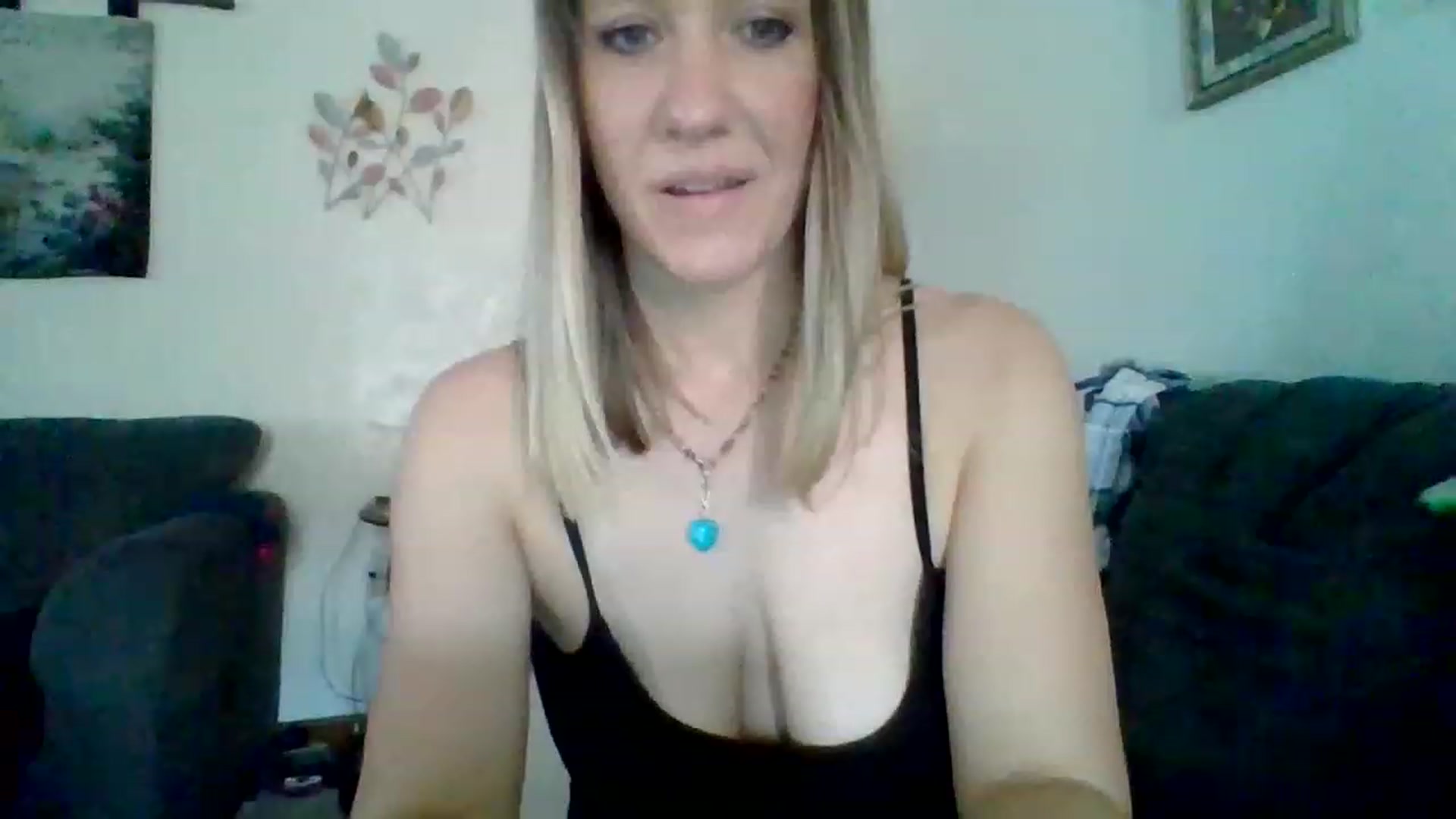 Gallery image thumbnail from wildnnout's myfreecams stream on, 05/03/2023, 15:05 image 19 of 20