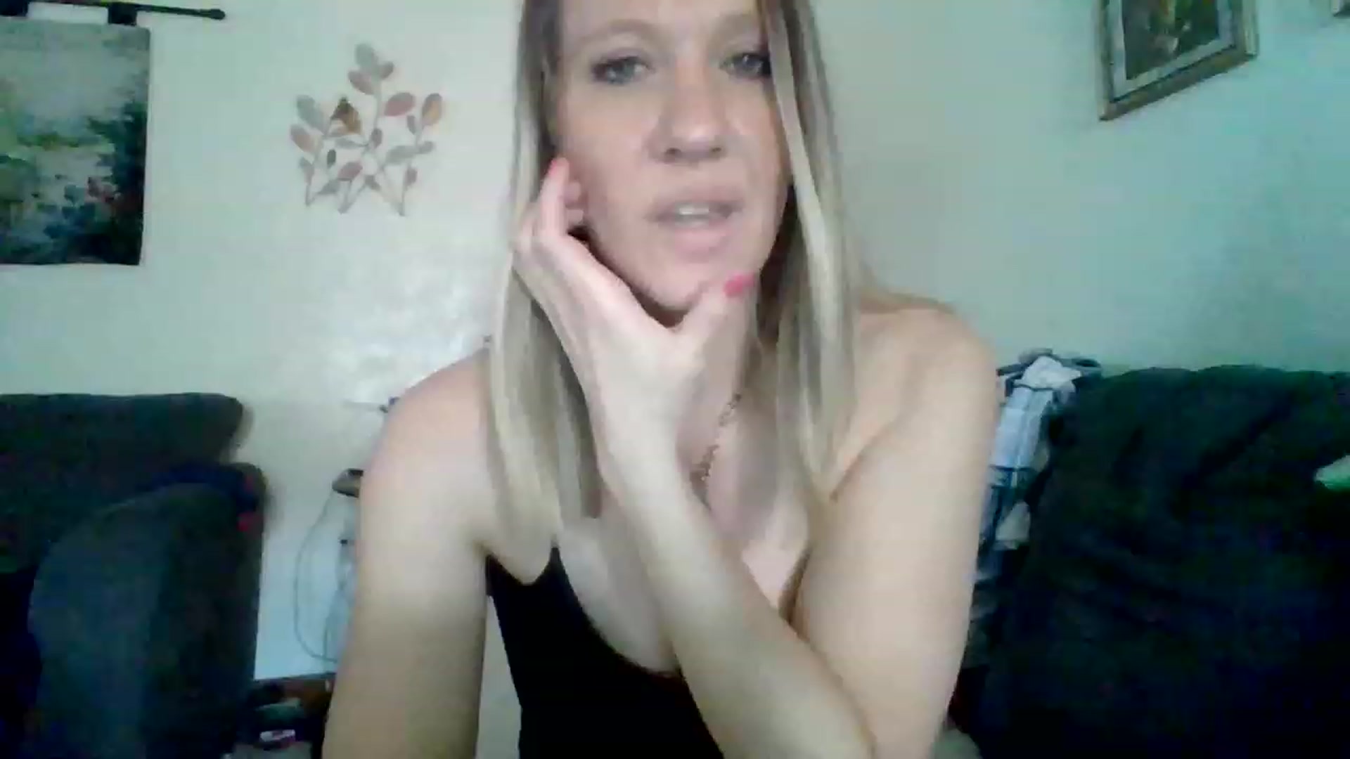 Gallery image thumbnail from wildnnout's myfreecams stream on, 05/03/2023, 15:05 image 14 of 20
