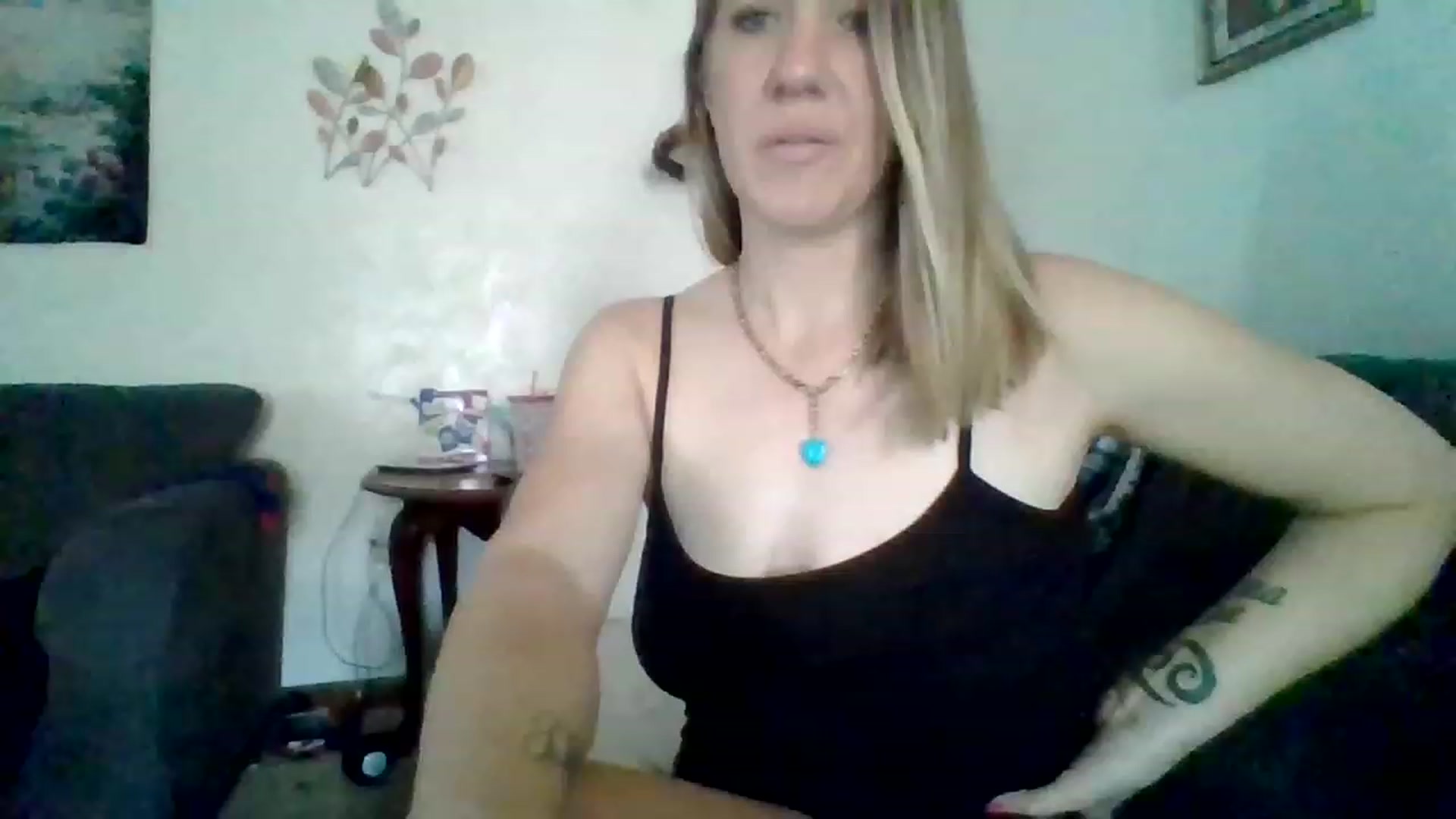 Gallery image thumbnail from wildnnout's myfreecams stream on, 05/03/2023, 15:05 image 10 of 20