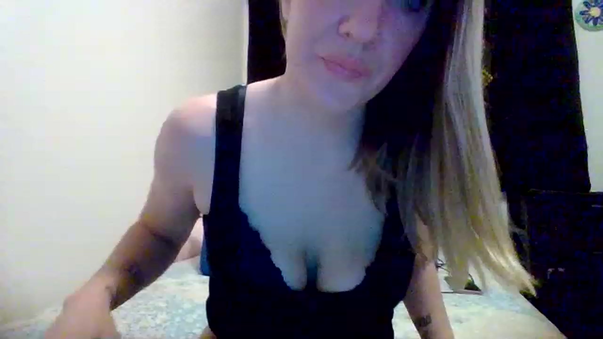 Gallery image thumbnail from wildnnout's myfreecams stream on, 05/05/2023, 15:20 image 19 of 20